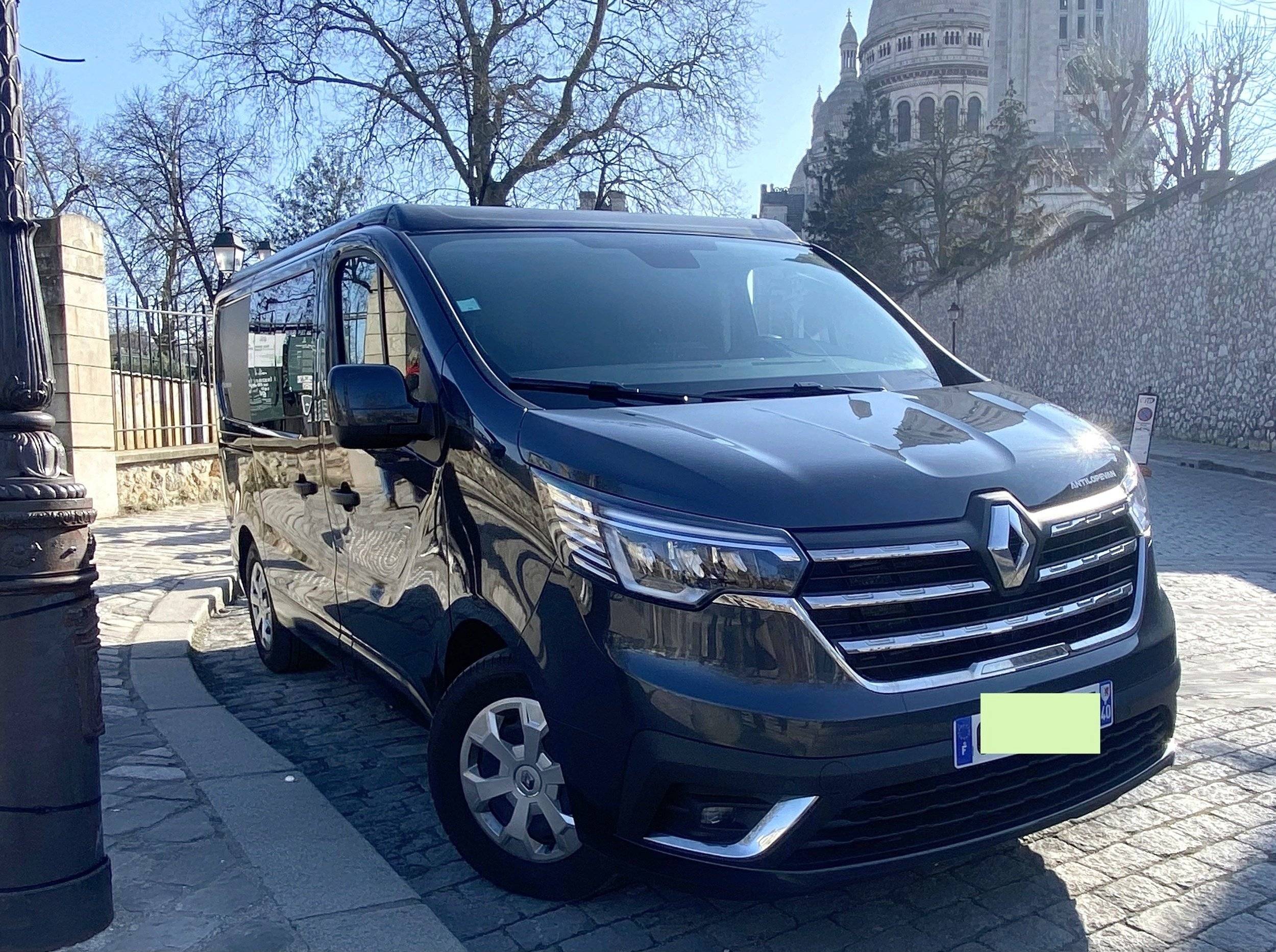 Front view from 3/4 Renault RENAULT TRAFIC III 1.6 ENERGY DCI 145 TWIN TURBO EU6 L1H1 2.7T - Yescapa
