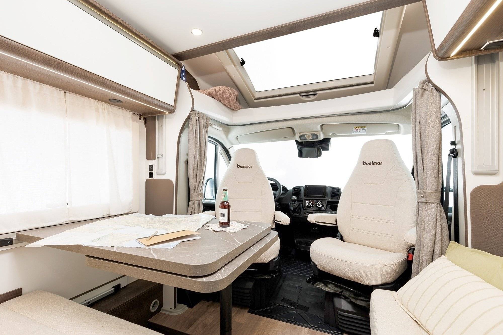 Dining Area Peugeot Peugeot Boxer - Yescapa