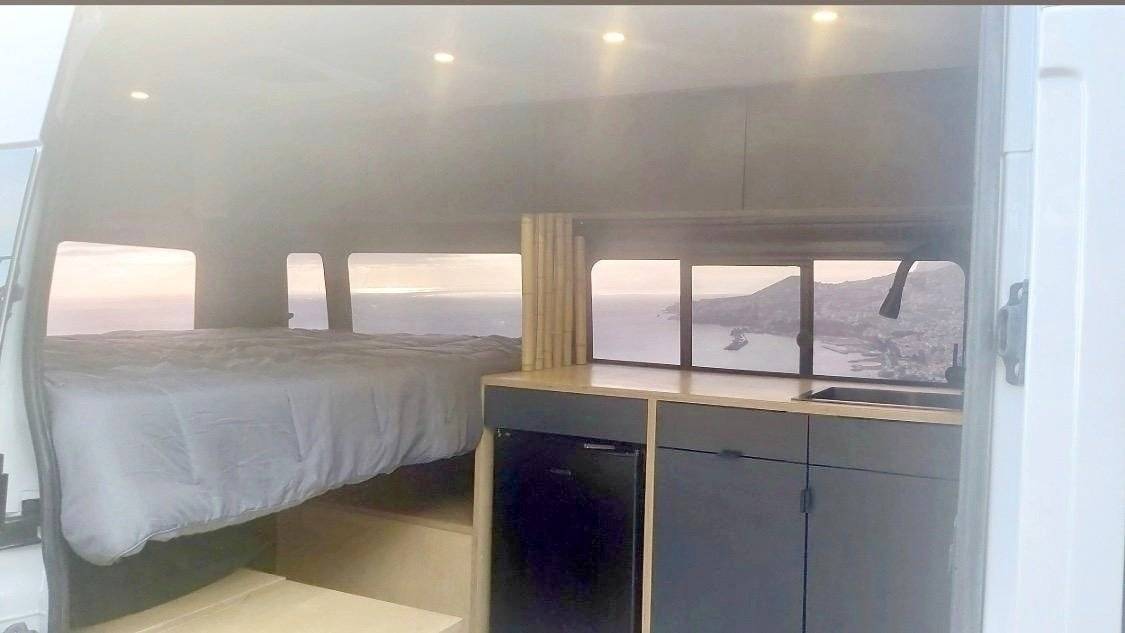 Área de jantar Ford Transit - Yescapa
