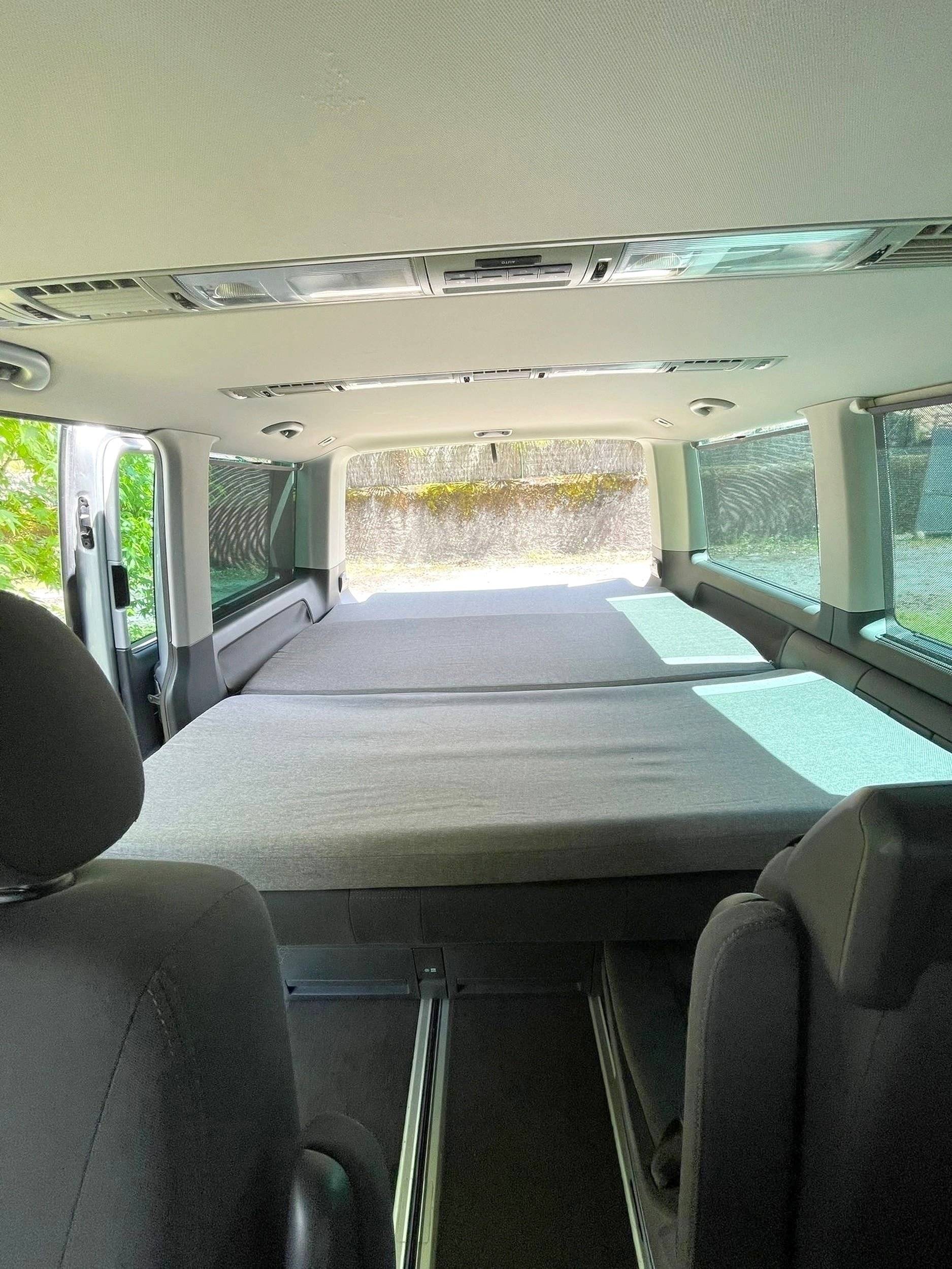 Berth Volkswagen Volkswagen T5 Multivan - Yescapa
