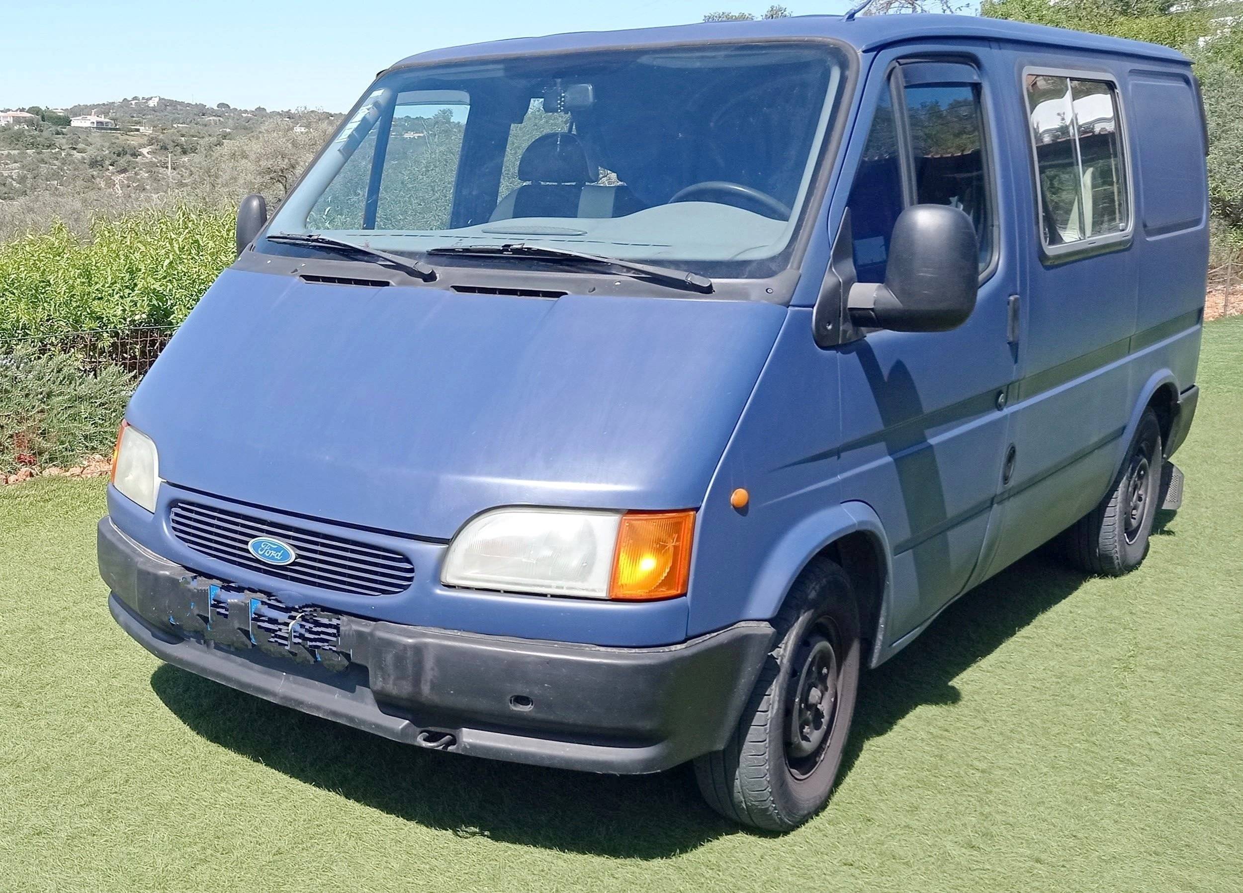 Front view from 3/4 Ford Tranzit - Yescapa