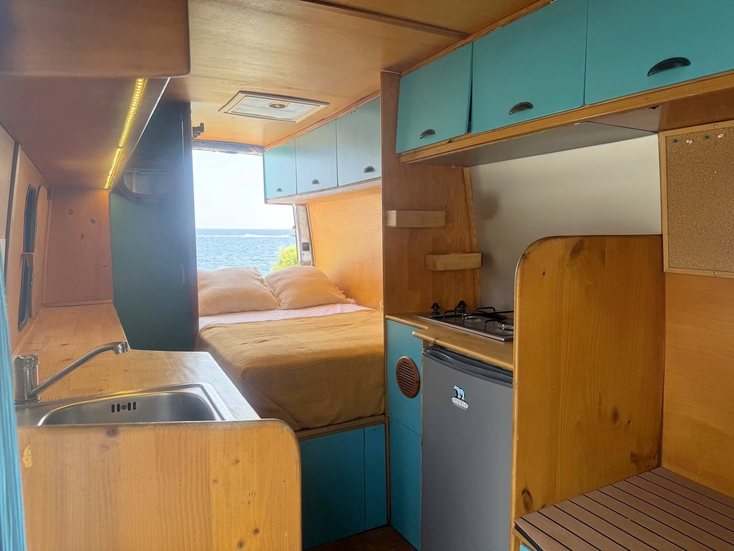 Vista del vehículo ángulo delantero Mercedes Sprinter - Yescapa