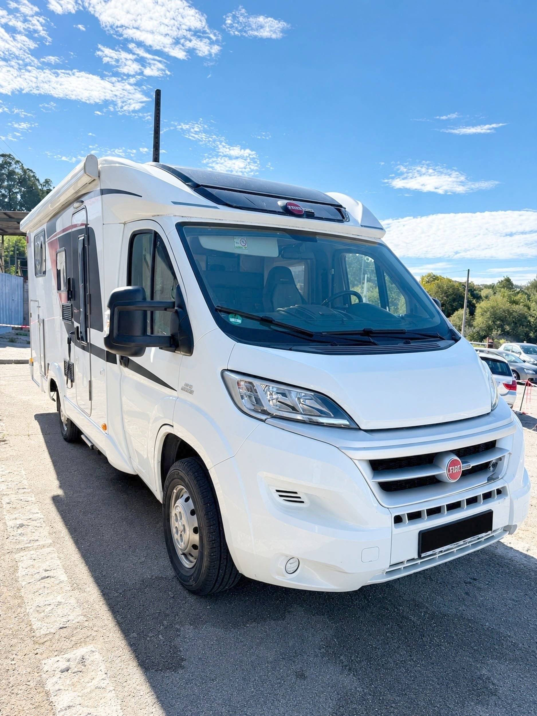Vista del vehículo ángulo delantero Fiat Ducato 2,3 l 130 ch. - Yescapa