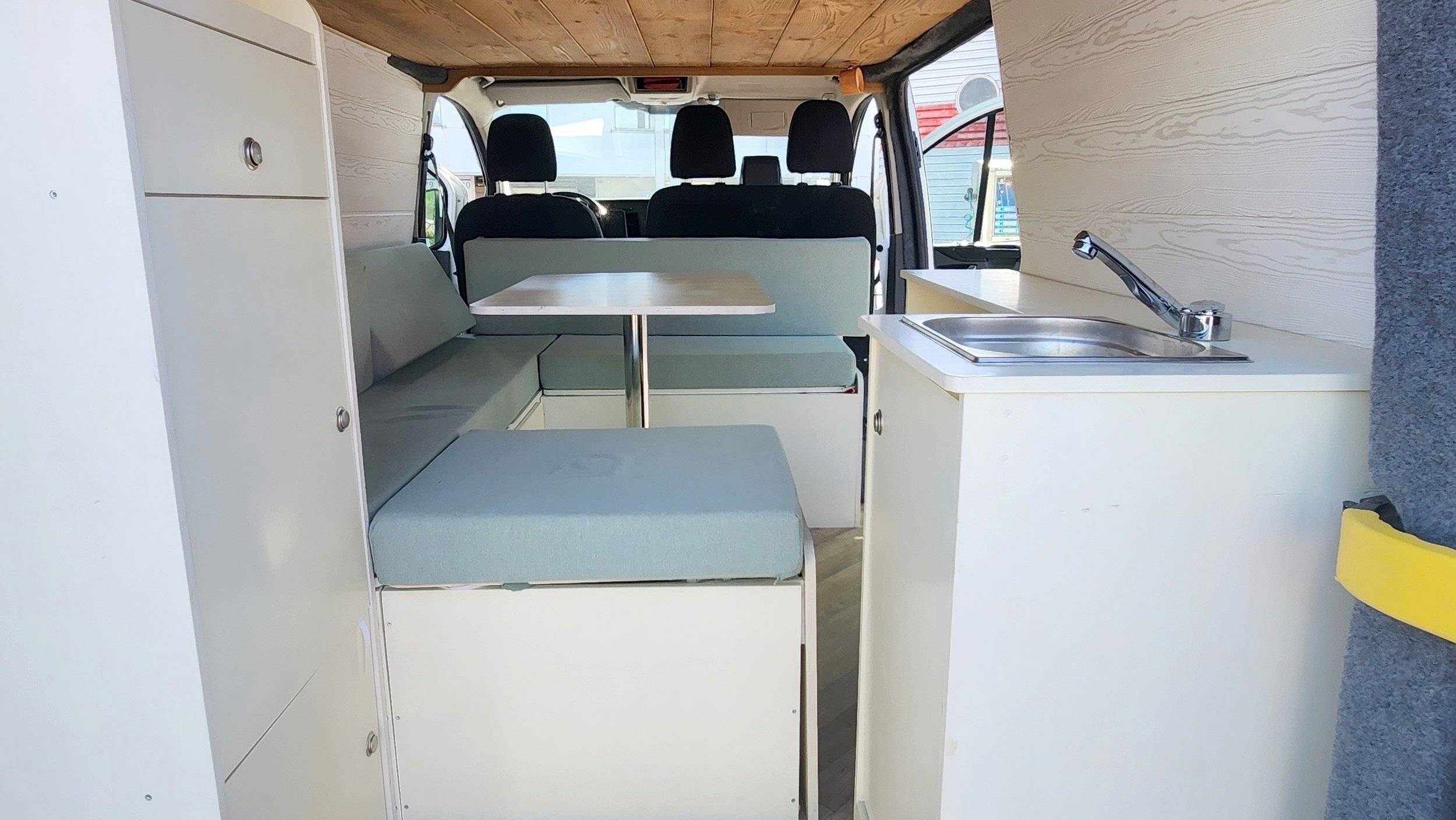Área de jantar Ford FORD TRANSIT CUSTOM - Yescapa