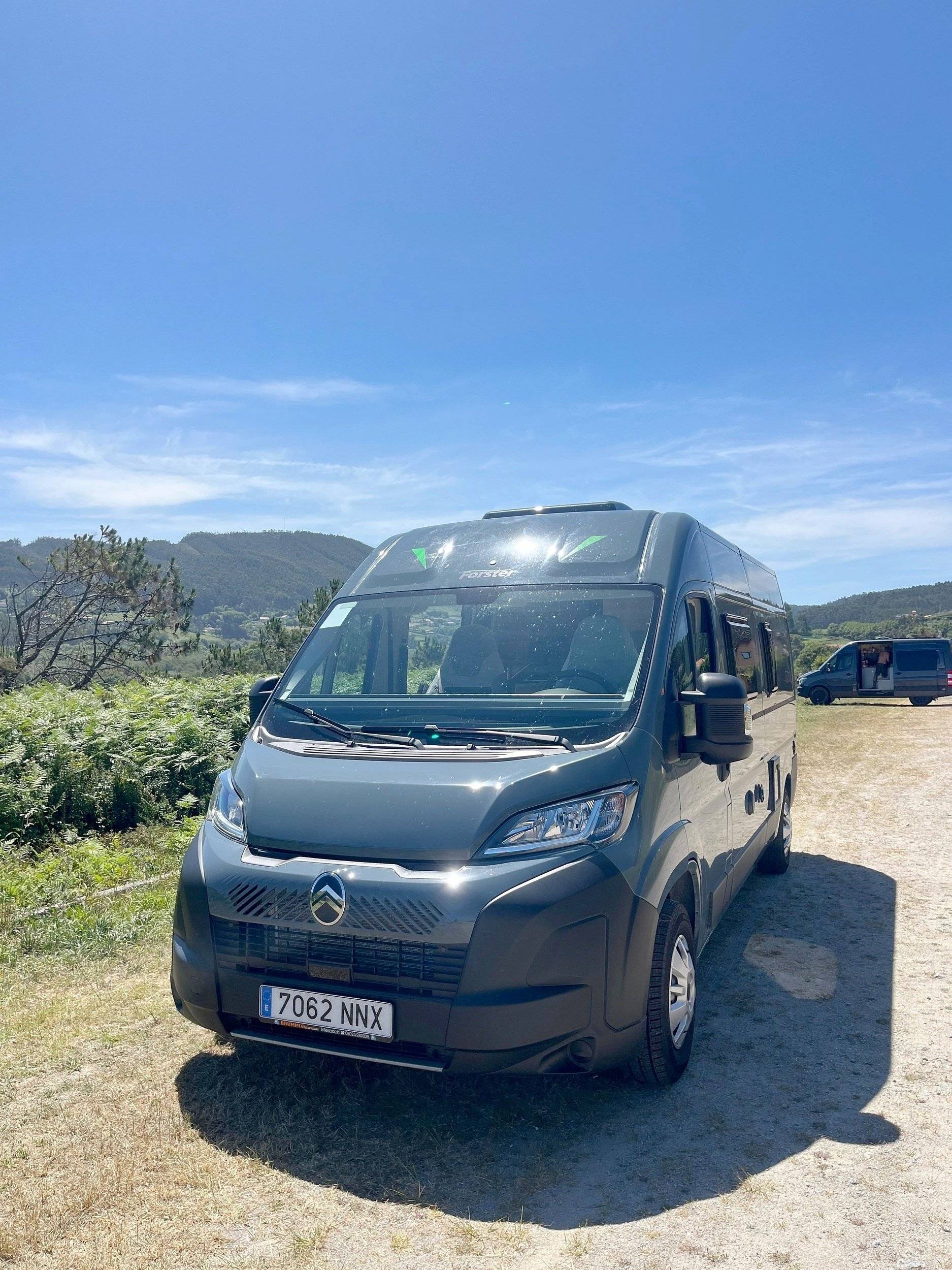 Vista de 3/4 Citroën 2.2L 140CV - Yescapa