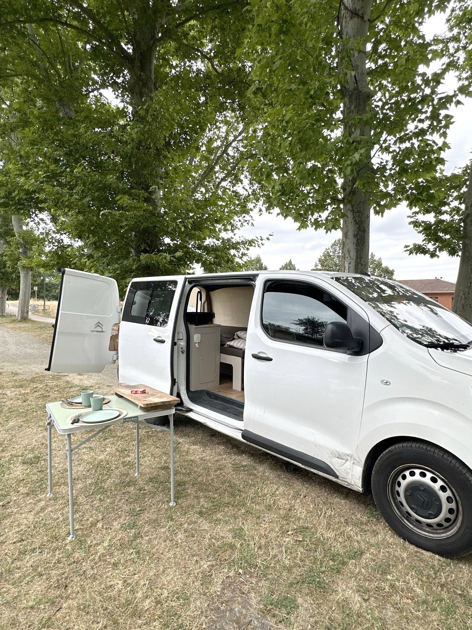 Voorkant 3/4 Citroën Jumpy 2,2 l 120 ch - Yescapa