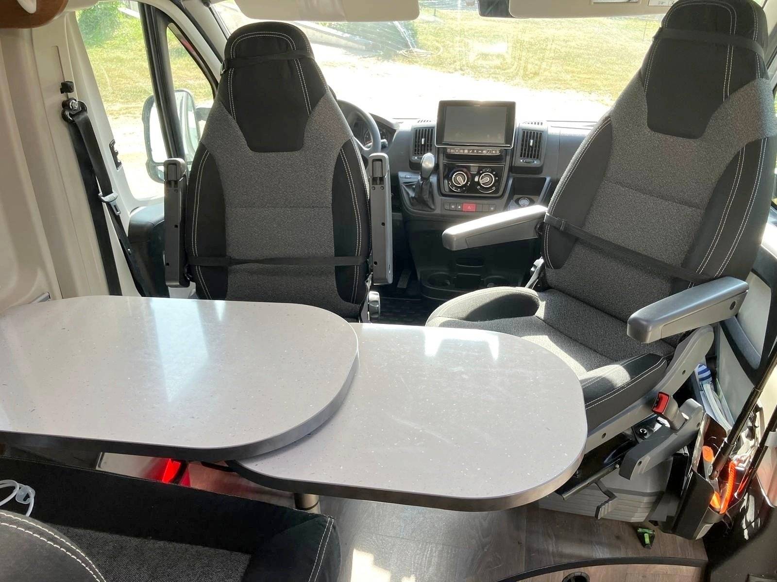 Dining Area Fiat DUCATO - Yescapa