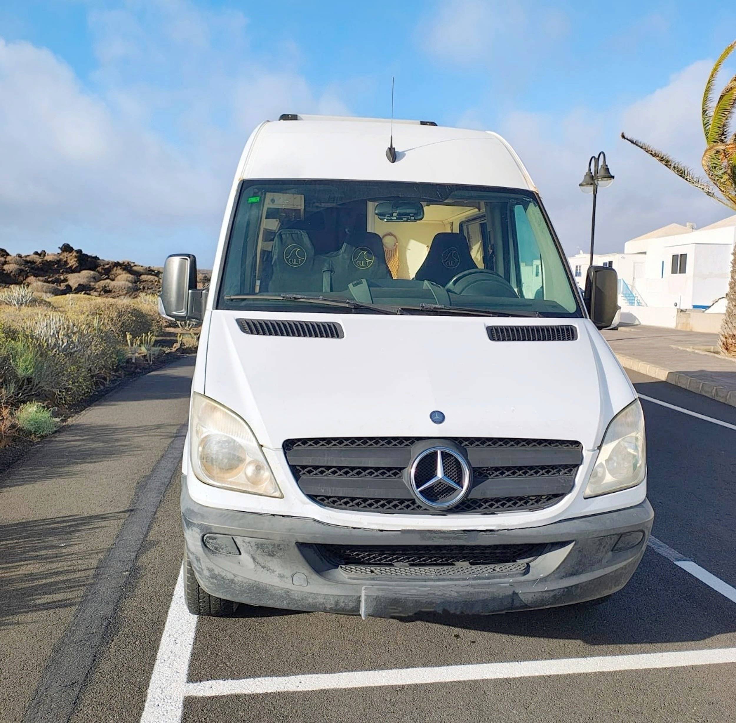 Vue avant de 3/4 Mercedes Sprinter 315cdi - Yescapa