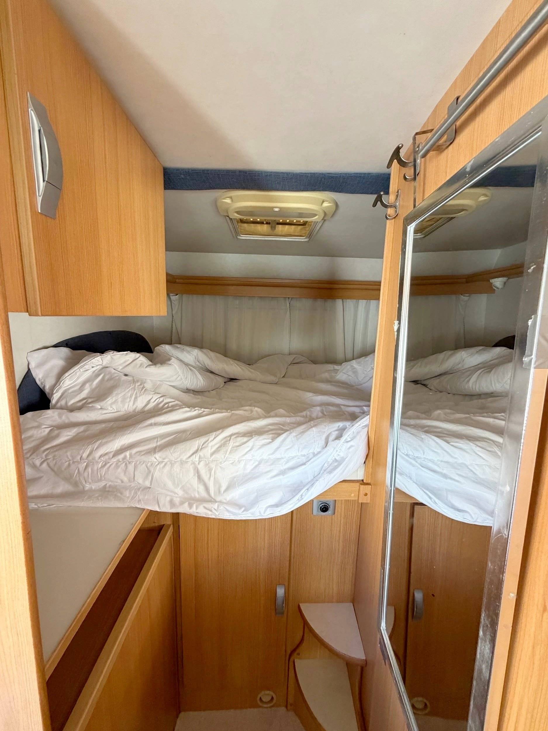 Berth Ford Transit 2.5 td 100 ch - Yescapa