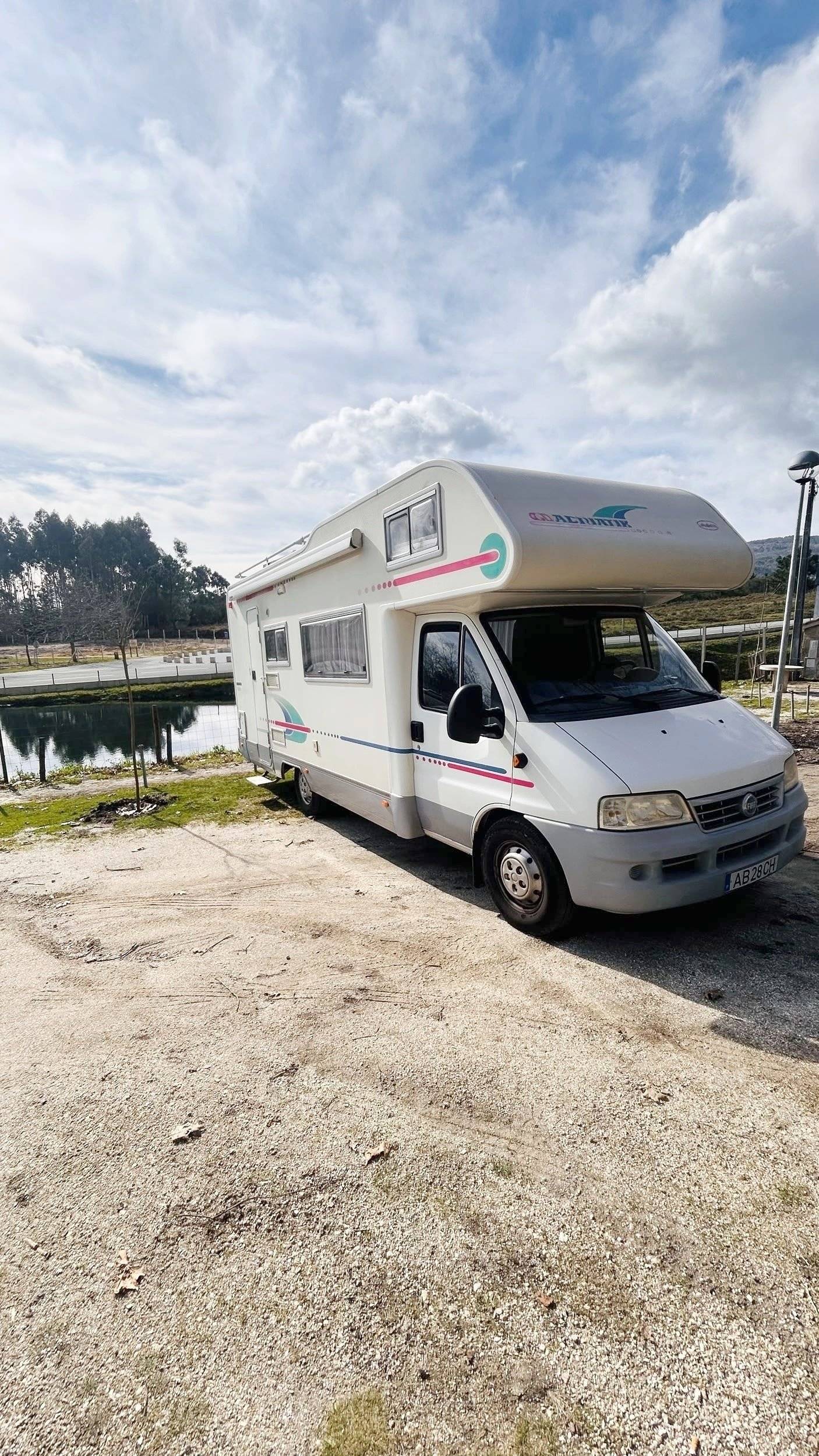 schräge Vorderansicht Fiat Fiat ducato 2.8l JTD - Yescapa