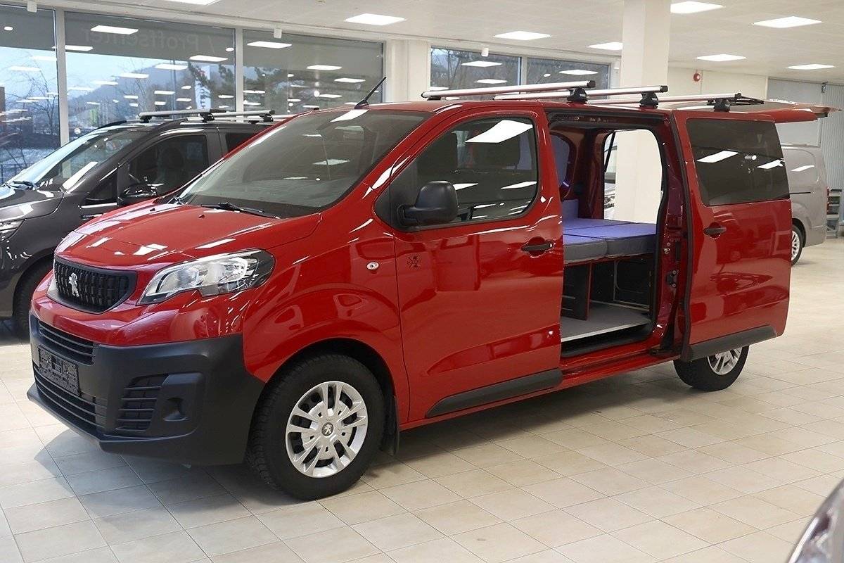 Front view from 3/4 Peugeot - Yescapa