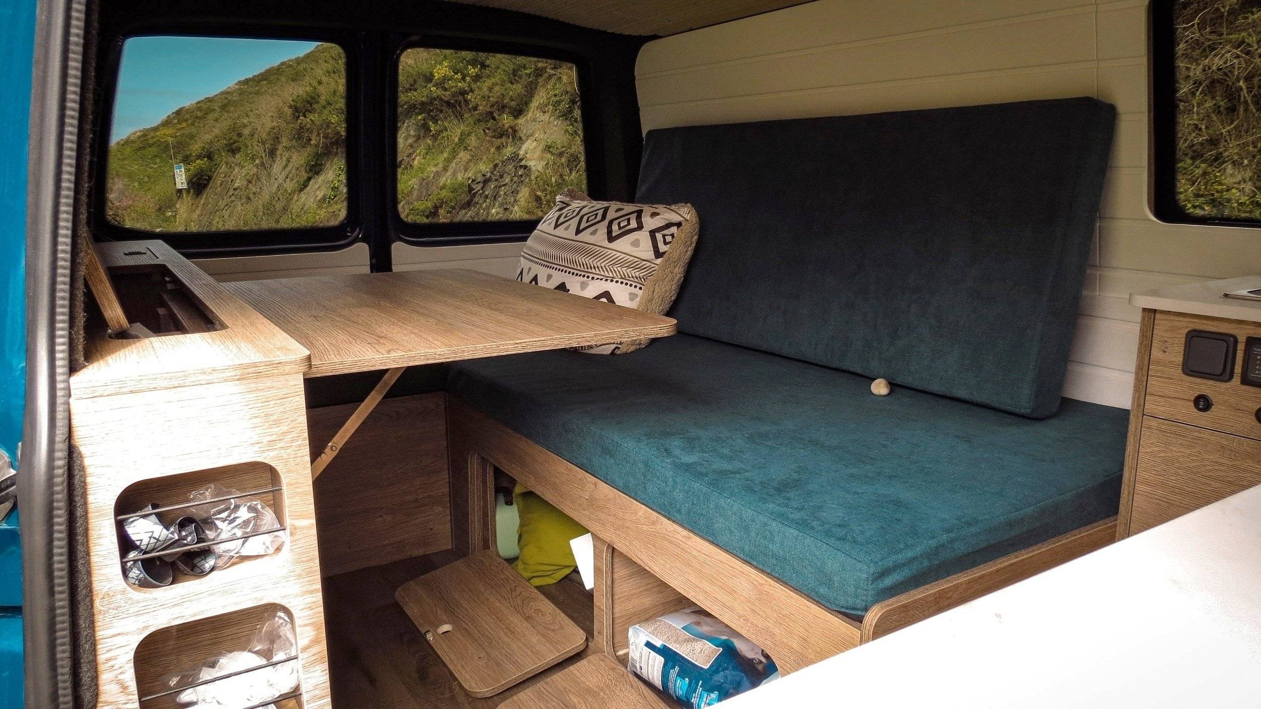 Área de jantar Volkswagen T6 2,0 l 102 ch - Yescapa