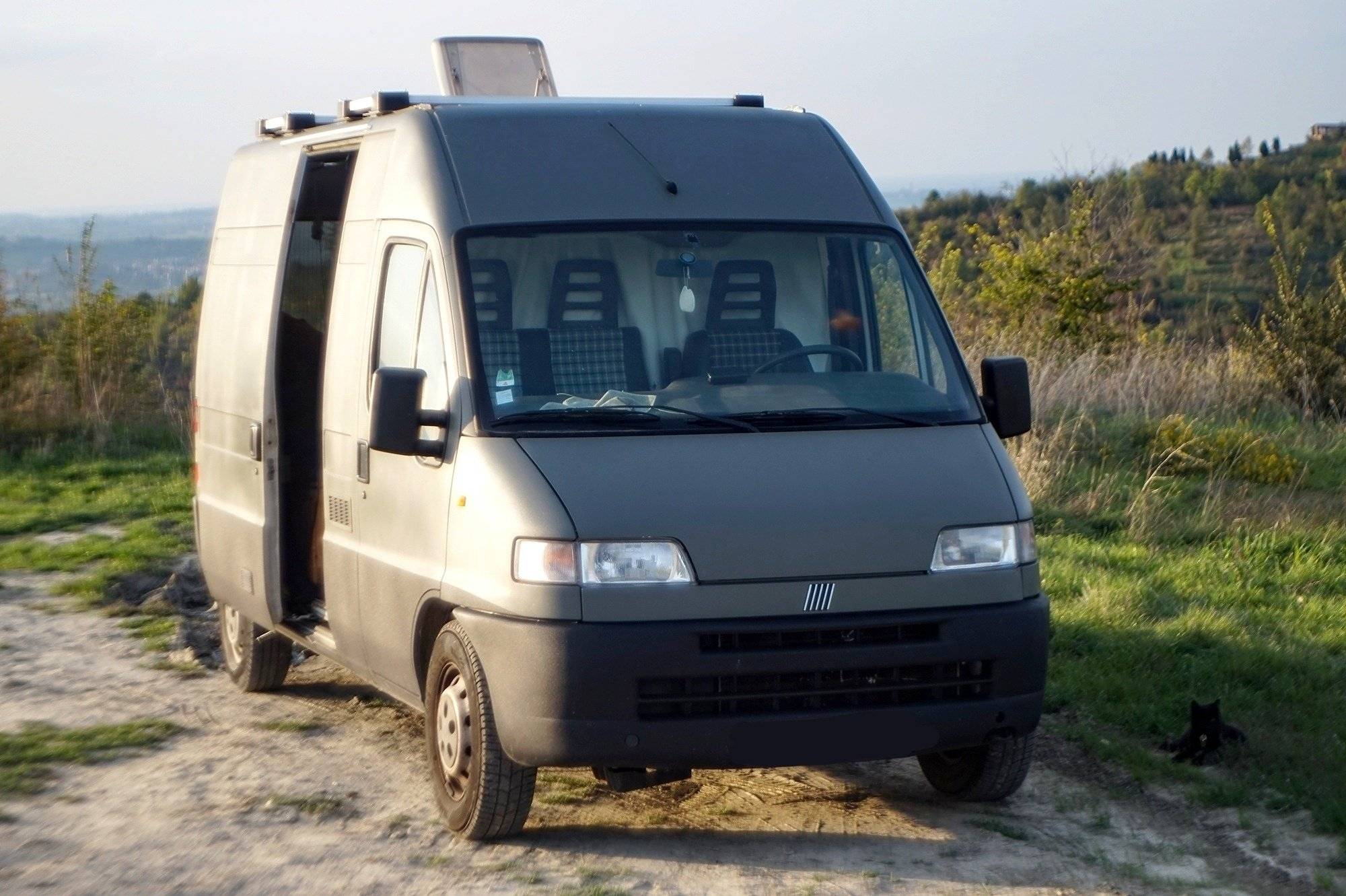 Front view from 3/4 Fiat - Yescapa