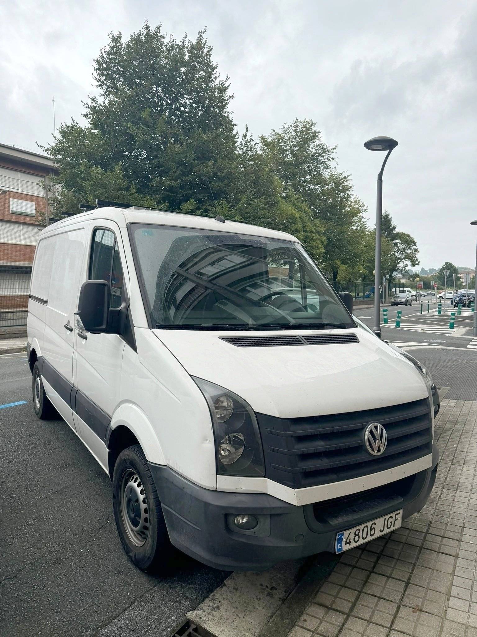 Voorkant 3/4 Volkswagen VOLKSWAGEN CRAFTER - Yescapa