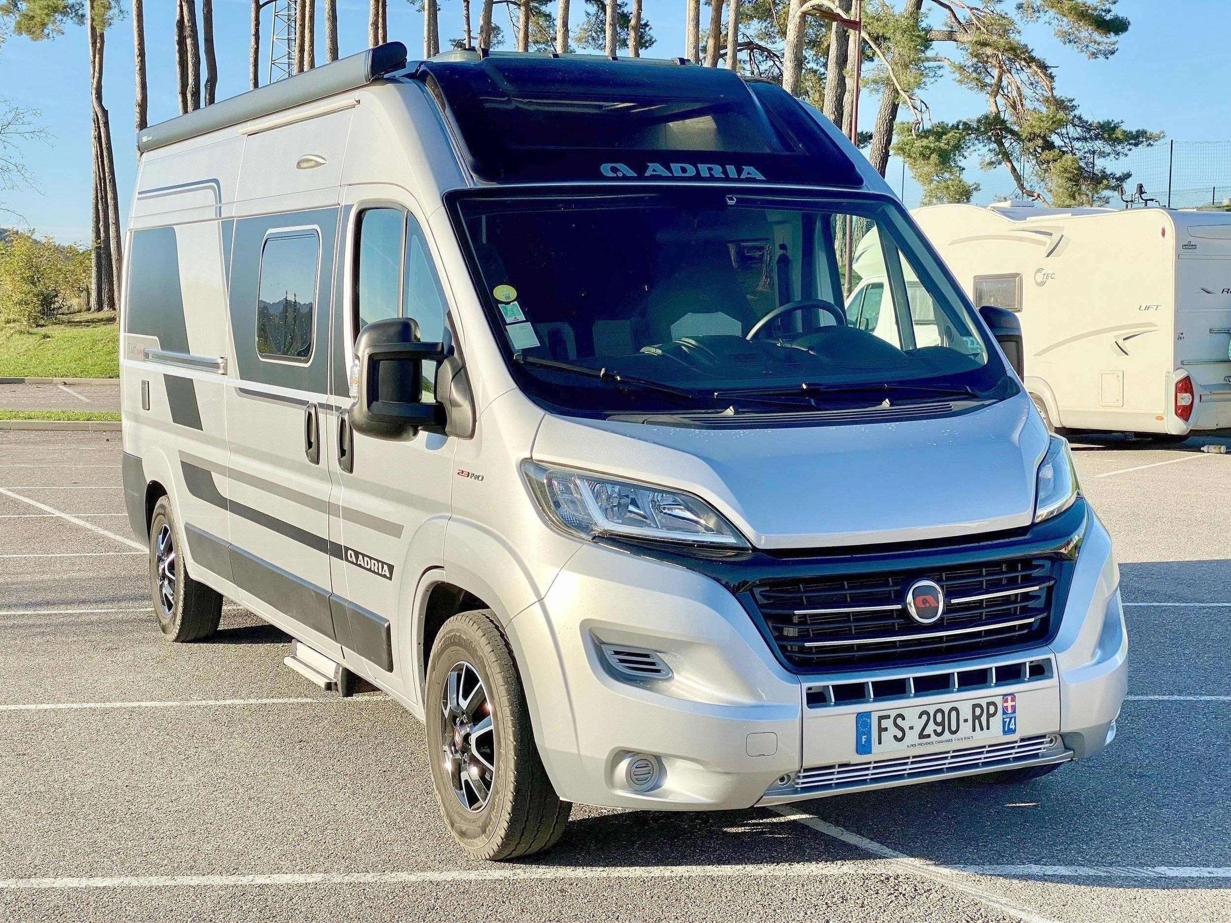 Location de Camping Cars et Vans Annecy Yescapa