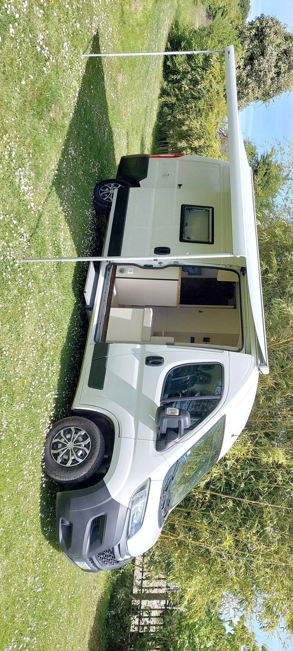 Voorkant 3/4 Citroën Jumper - Yescapa