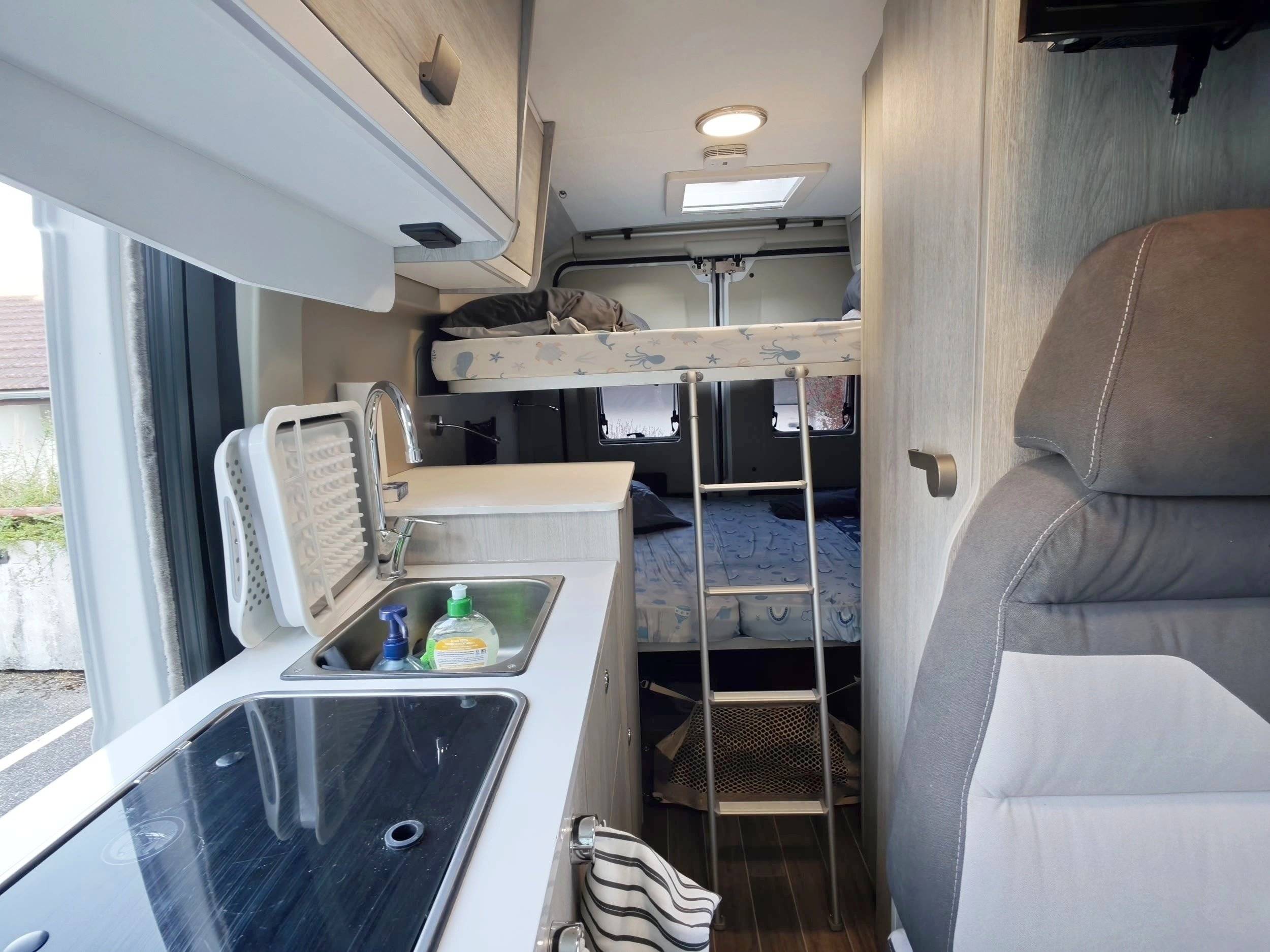 Plazas en cama Peugeot Boxer 3 l 160 ch - Yescapa