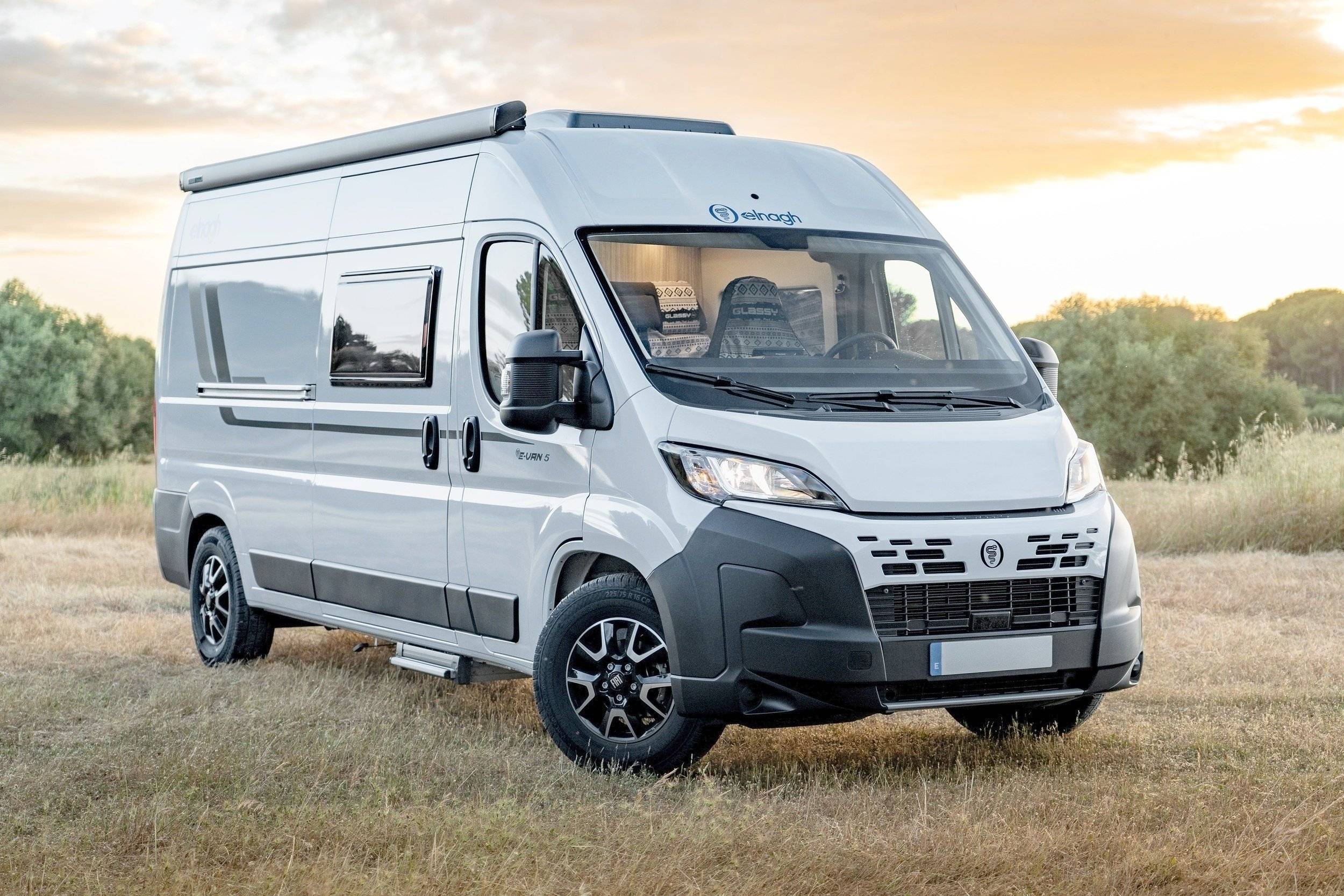 Vue avant de 3/4 Fiat Ducato 140 cv - Yescapa
