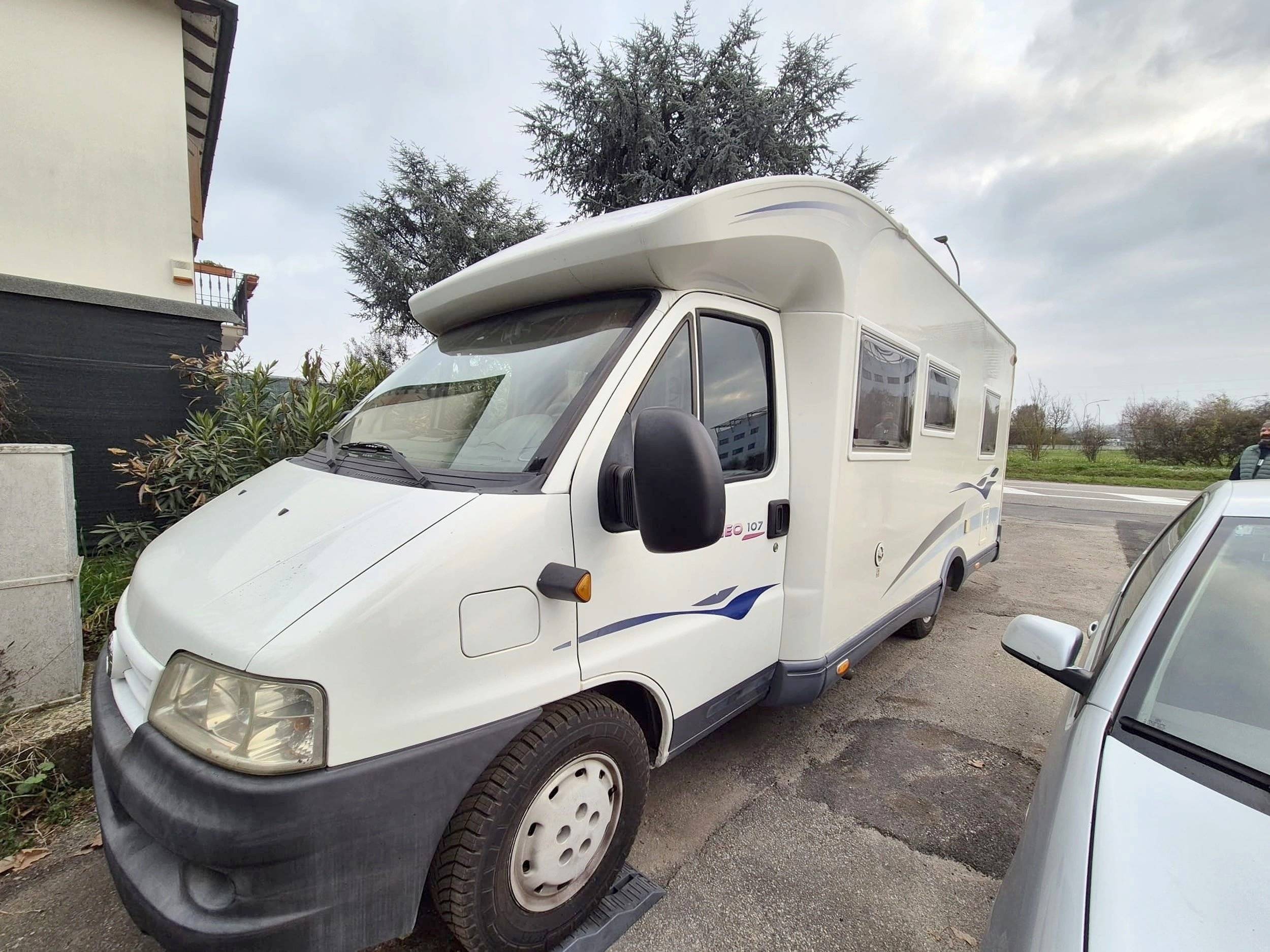 Front view from 3/4 Fiat Ducato 2,8 l 115 ch/Al-Ko - Yescapa