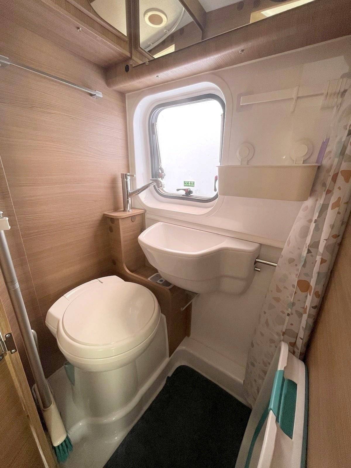 Mclouis Van 3 Menfys