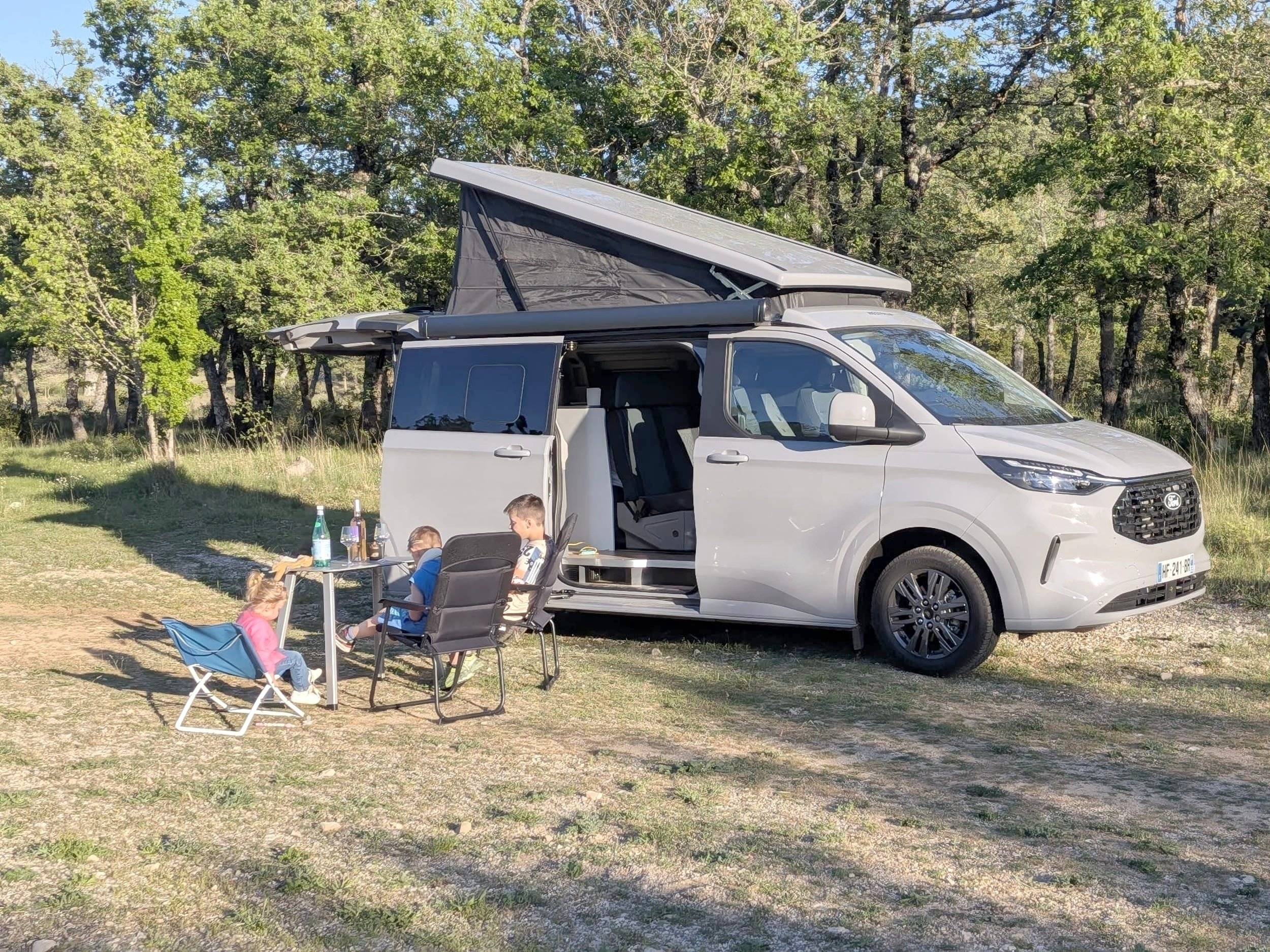 Front view from 3/4 Ford Ford Transit Custom Nugget - Yescapa