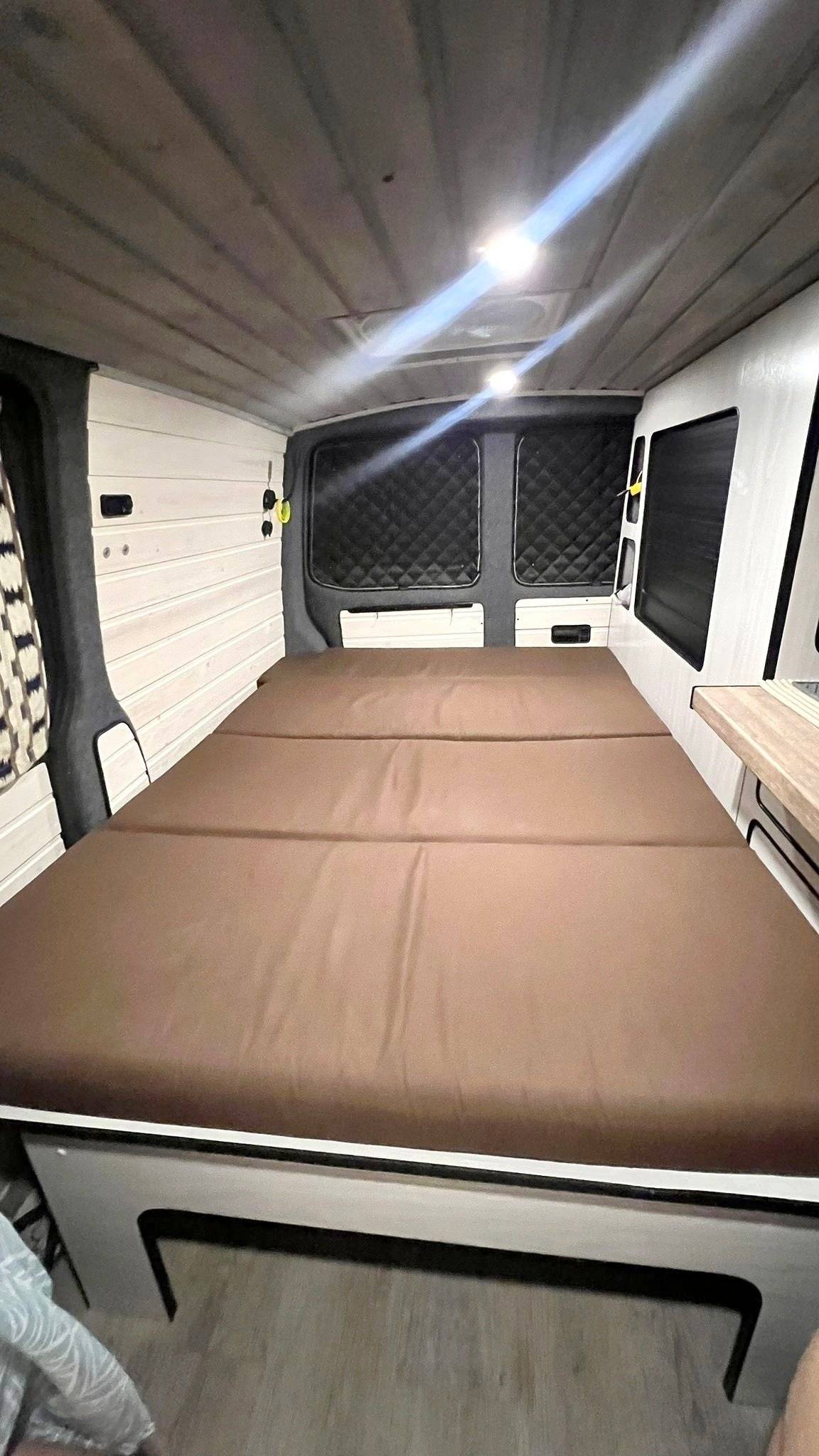 Schlafplätze Volkswagen T5 - Yescapa