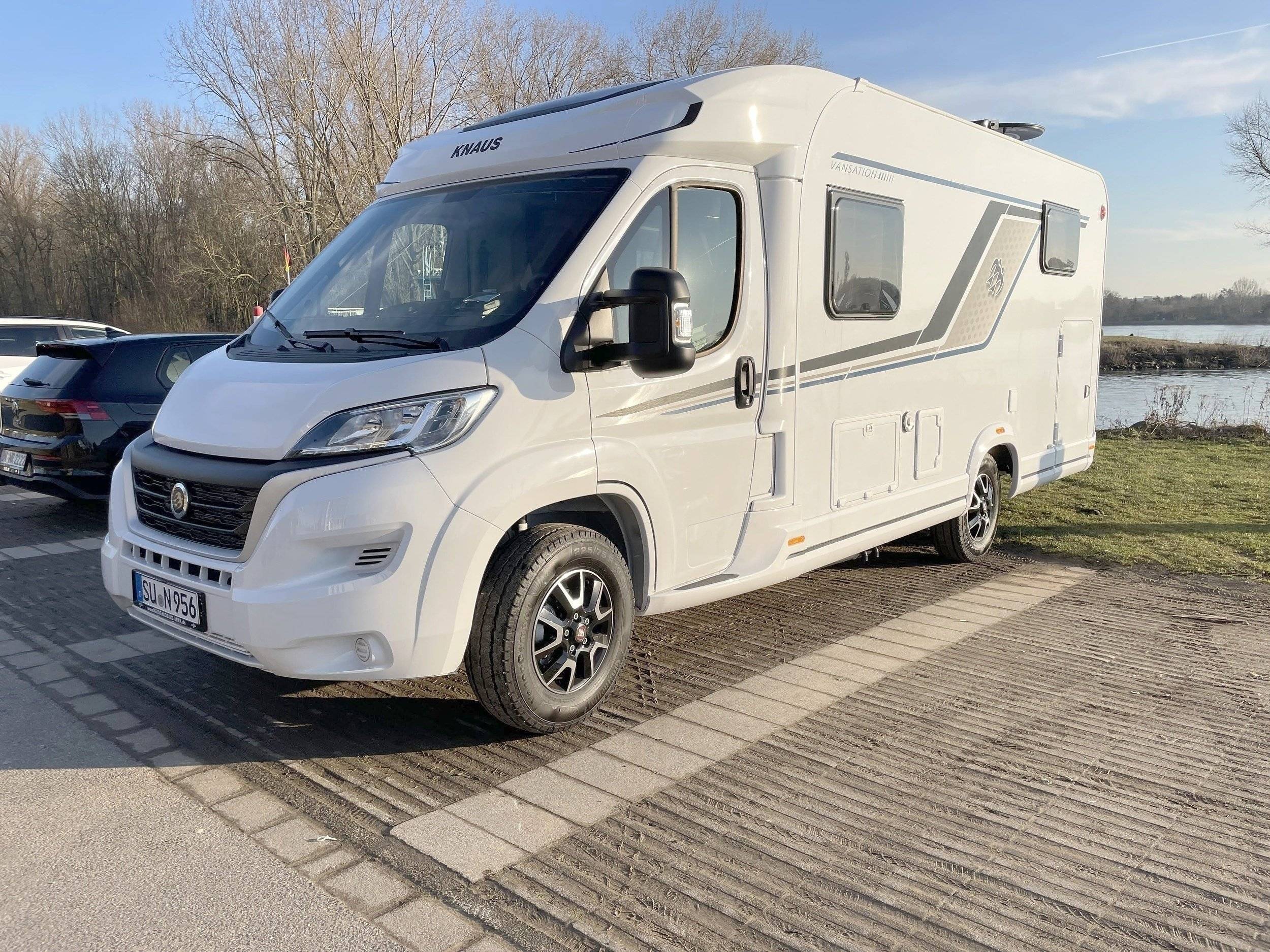 Teilintegriertes Wohnmobil