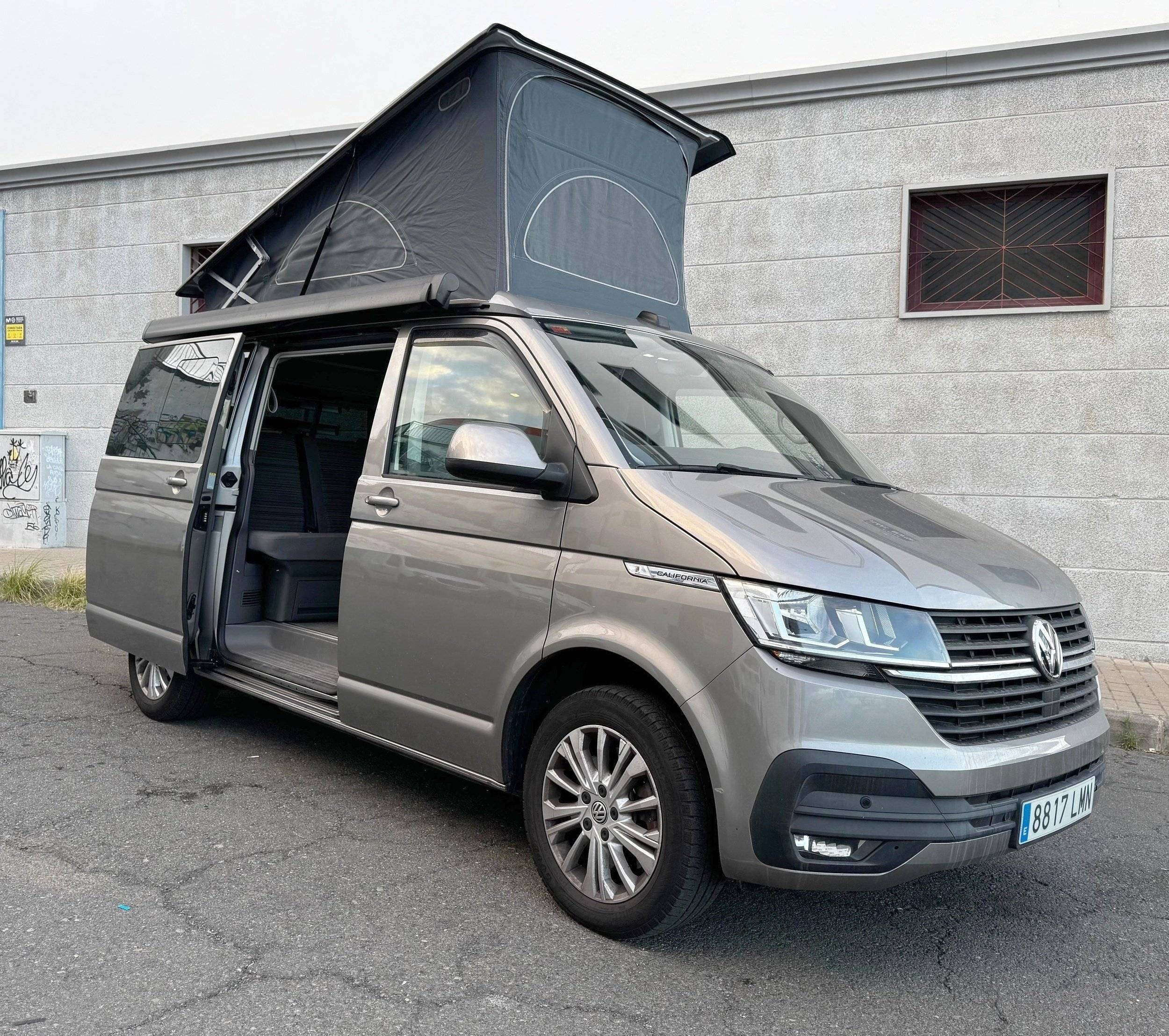 Front view from 3/4 Volkswagen - Yescapa