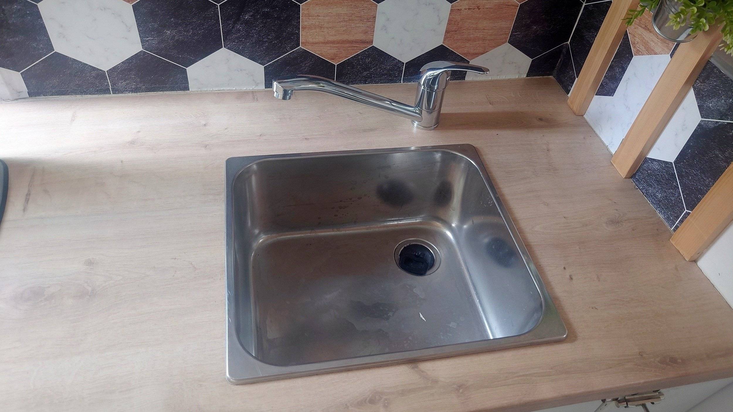 Dining Area Renault Renault master 2.5l DCI 120 - Yescapa
