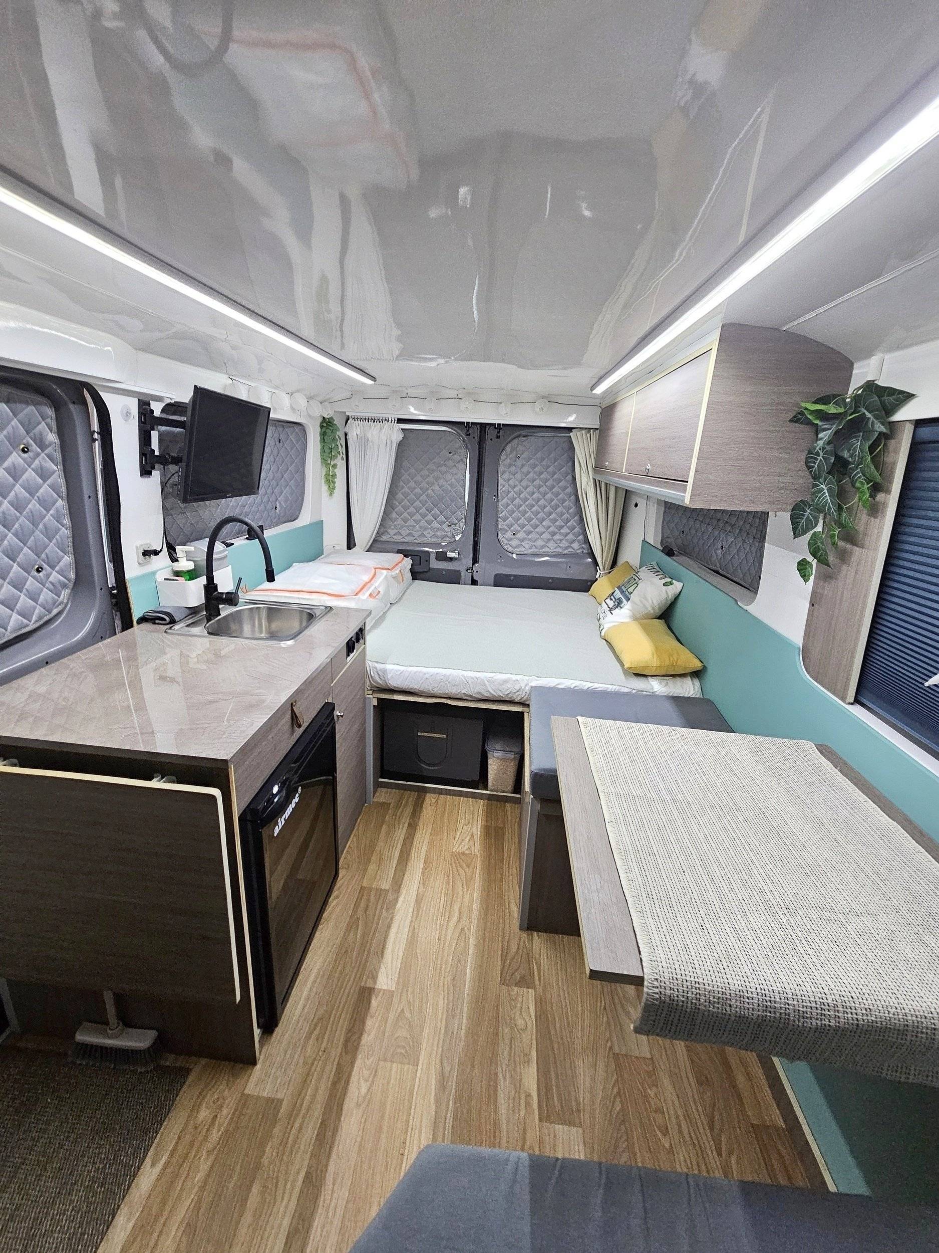 Vista frontale a ¾ Fiat Ducato 2,2l Multijet 100 ch. - Yescapa