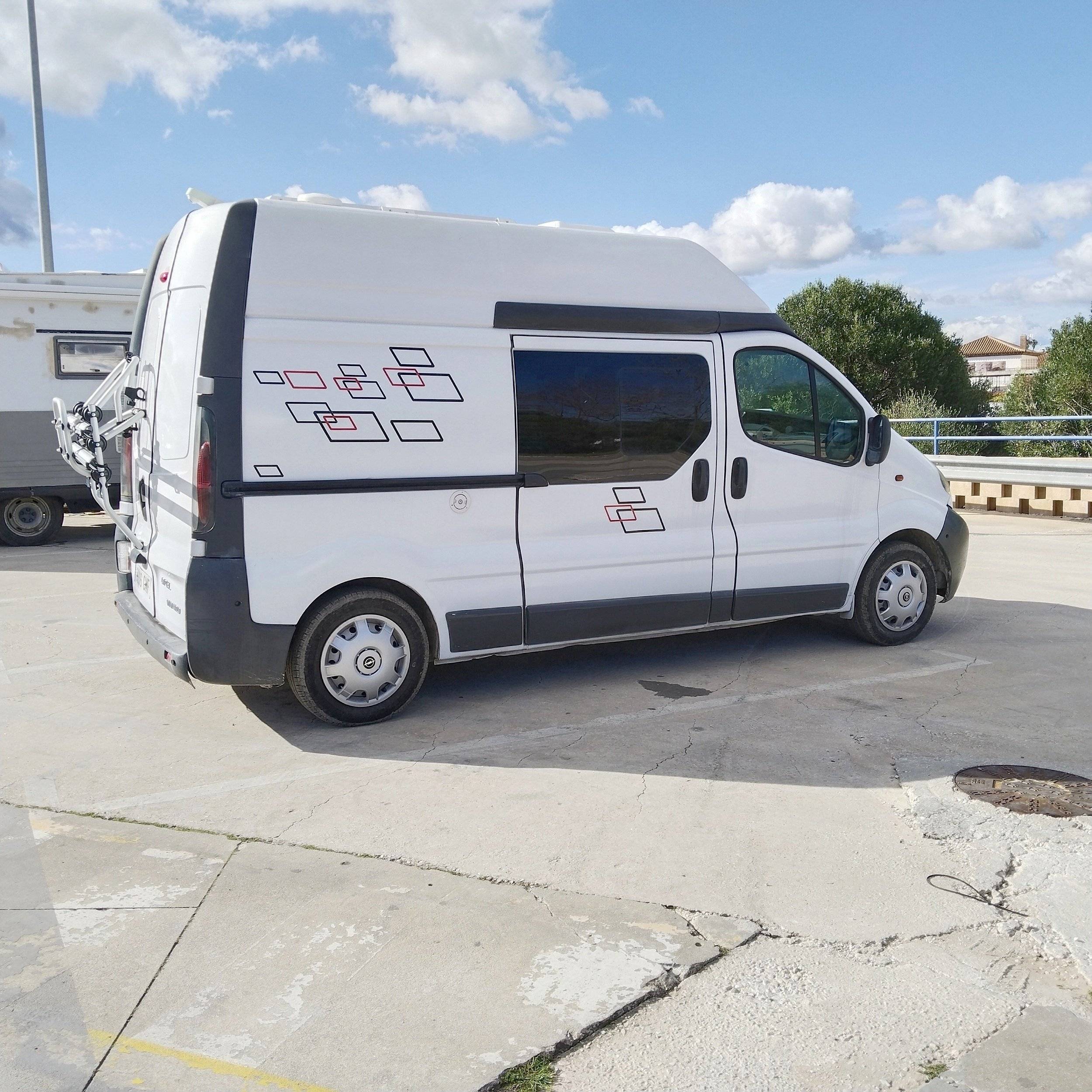 Voorkant 3/4 Opel Vivaro - Yescapa