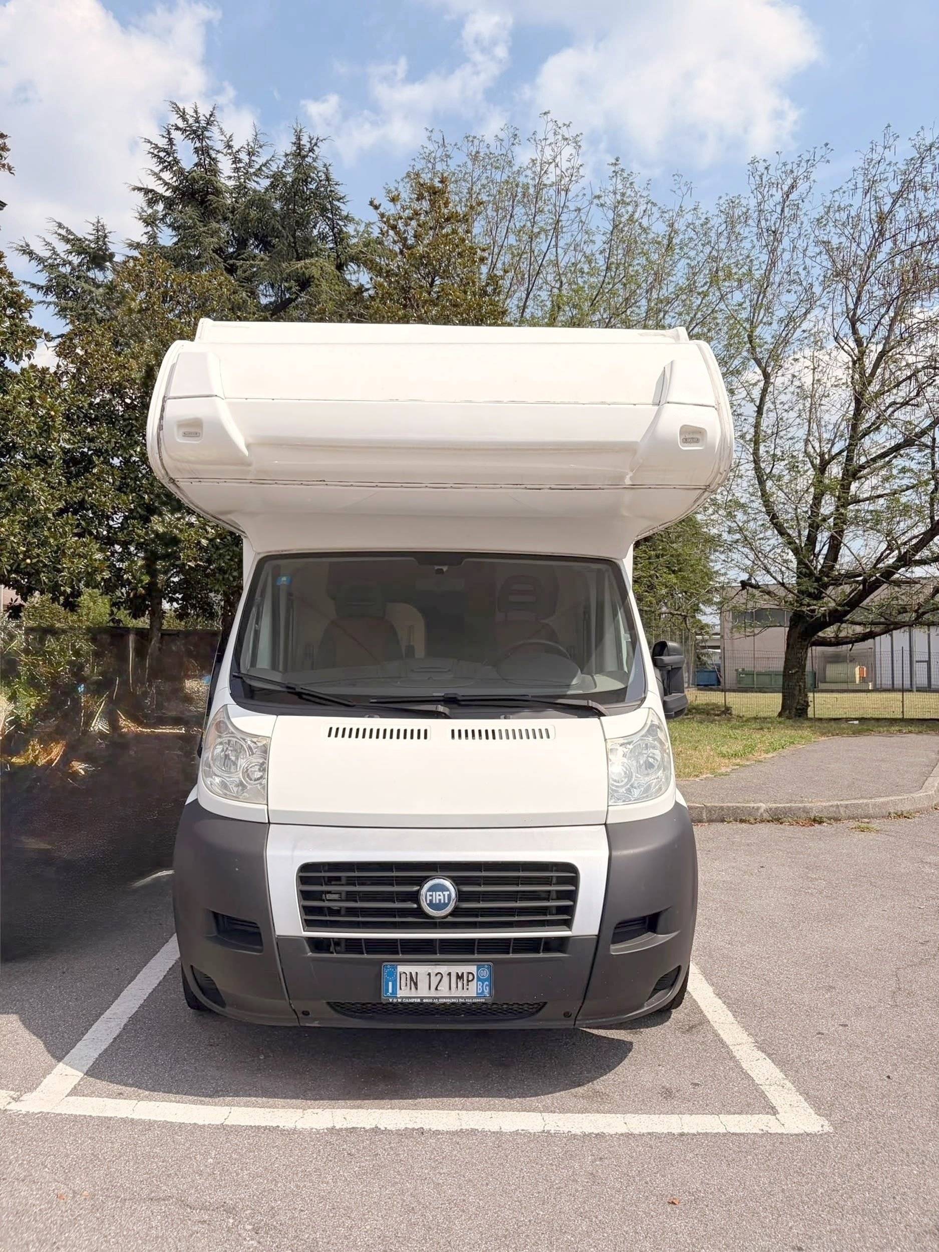 Vista de 3/4 Fiat Ducato 2,3 l Multijet 130 ch. - Yescapa
