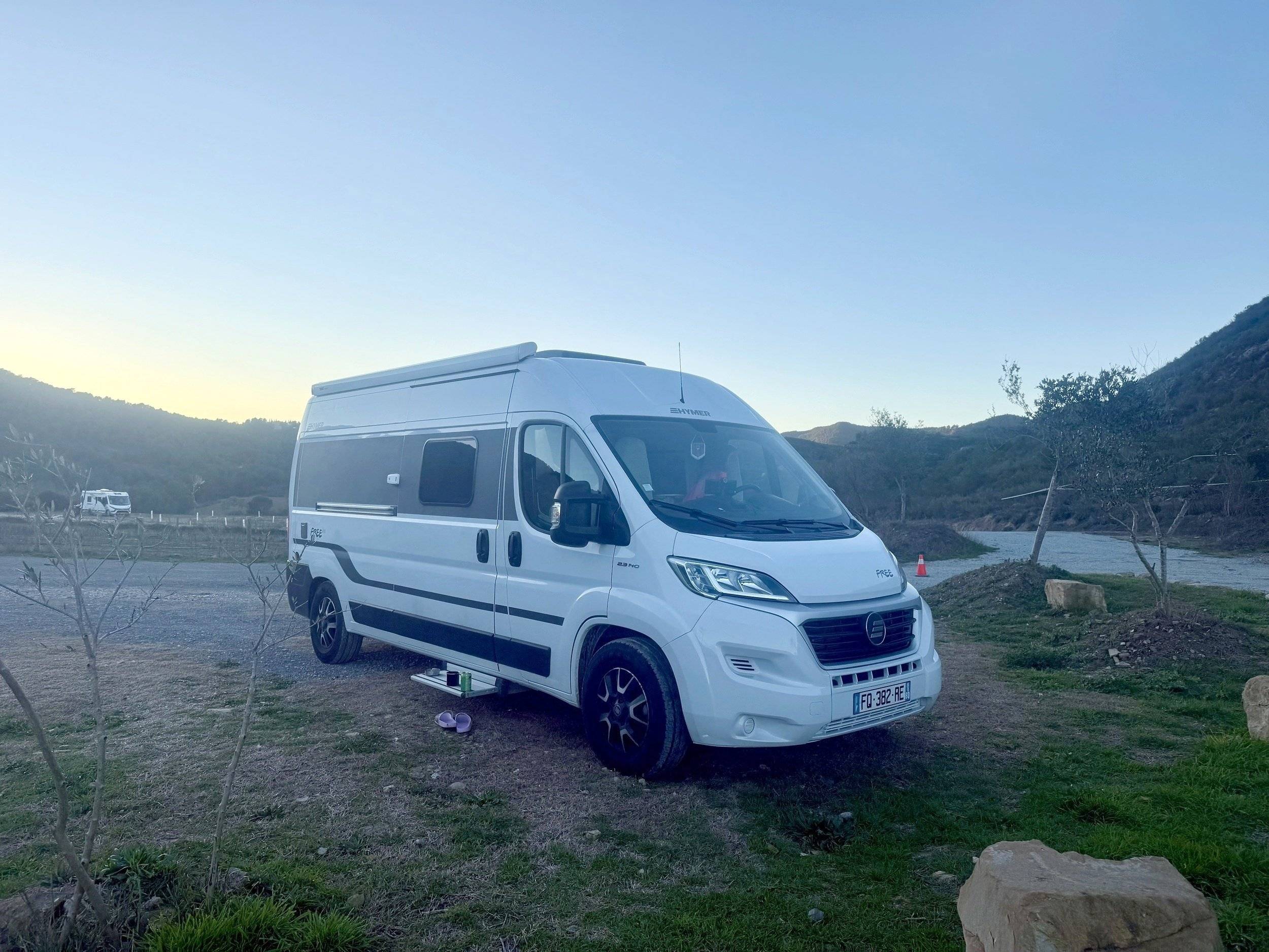 Vue avant de 3/4 Fiat Ducato 2,3 140CV - Yescapa