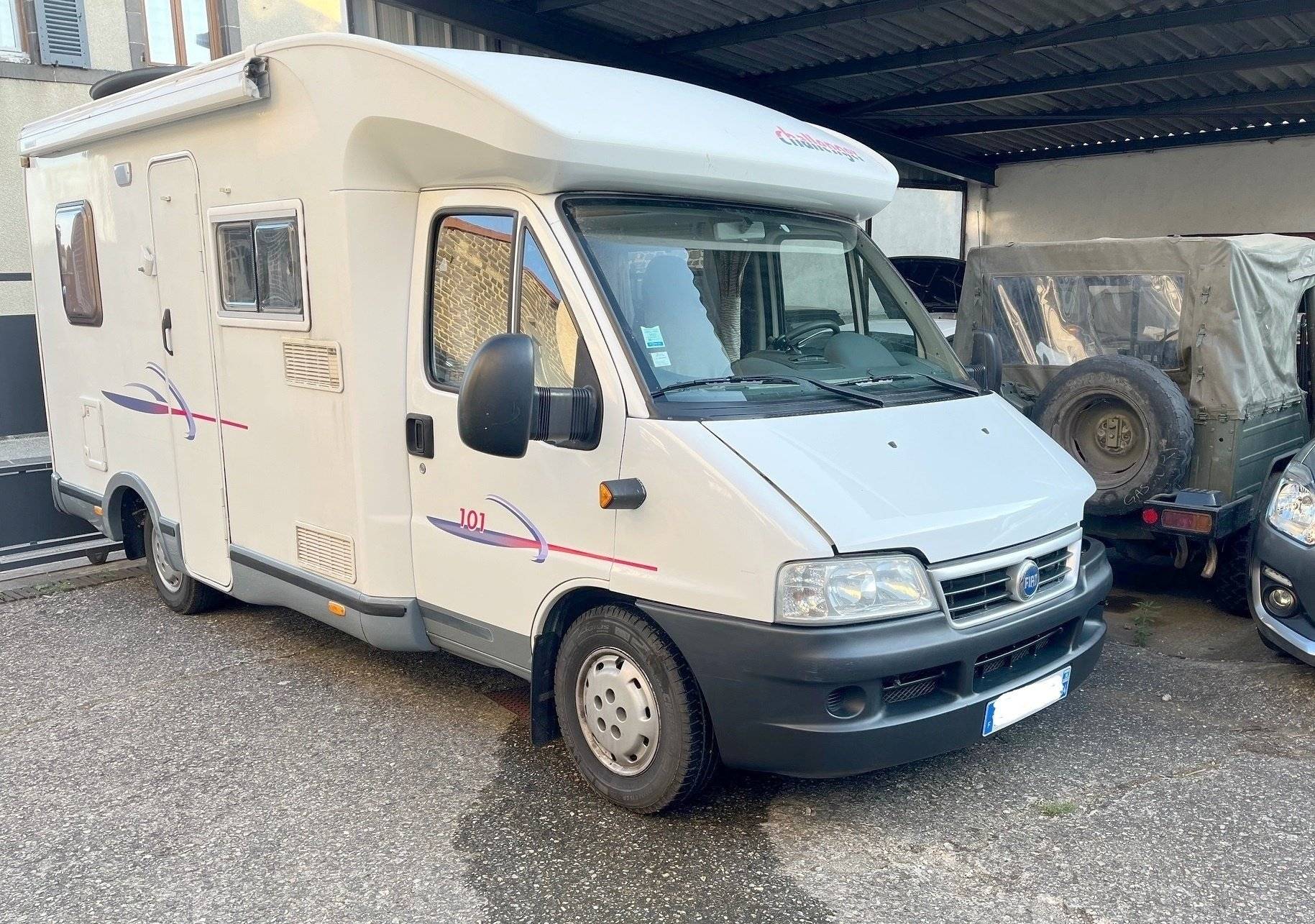Vue avant de 3/4 Fiat FIAT DUCATO - Yescapa