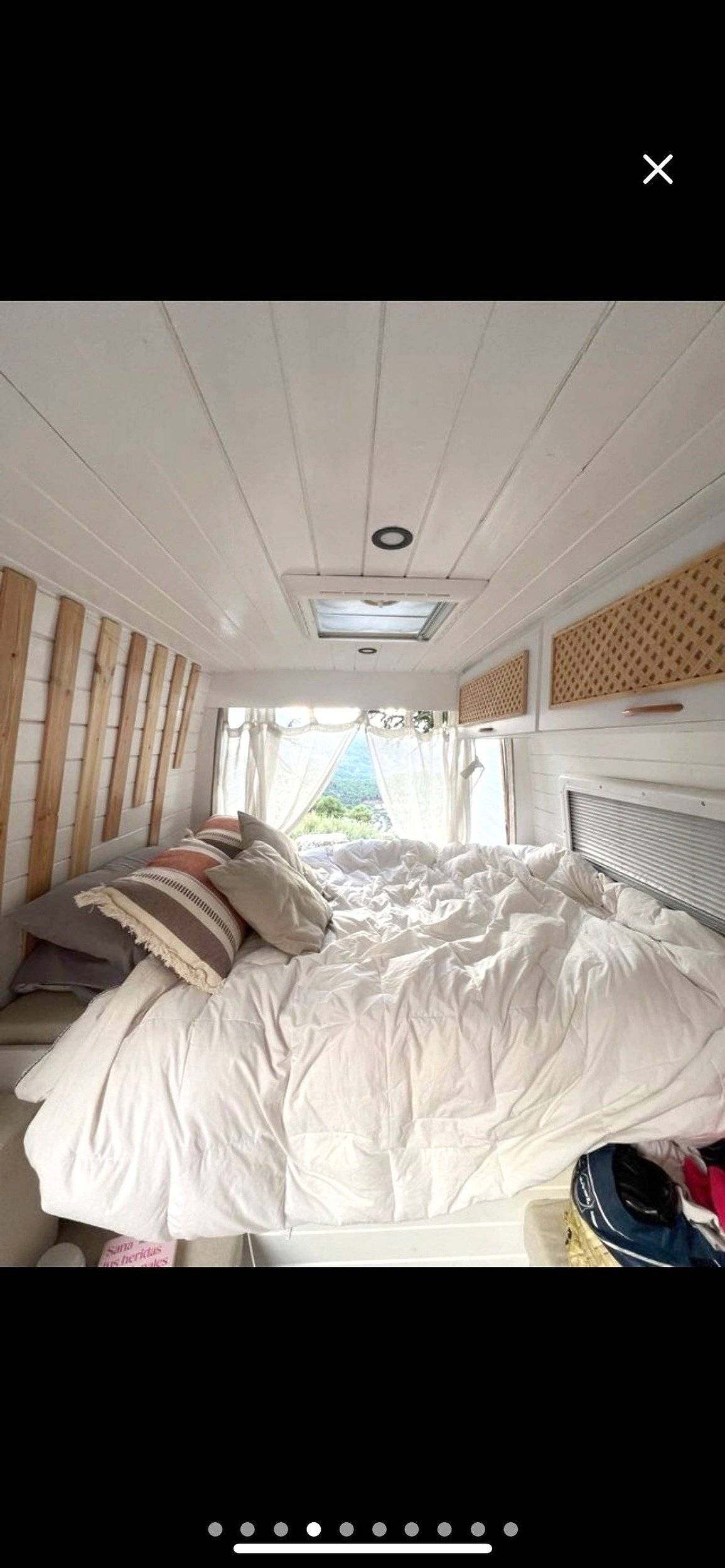 schräge Vorderansicht Volkswagen Crafter 2,0 l 102 ch - Yescapa