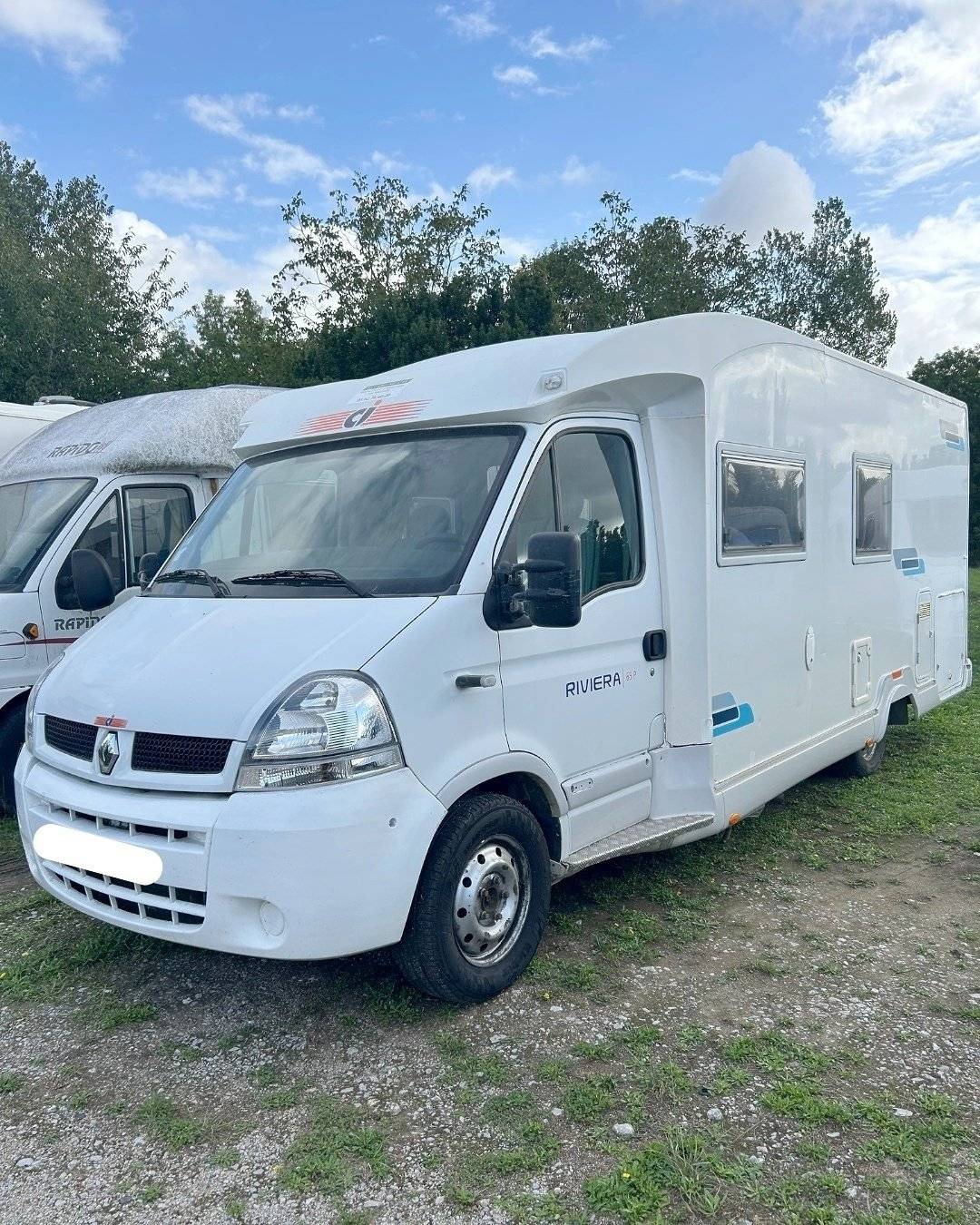 Front view from 3/4 Renault Renault master 3.0l DCI 140CV - Yescapa