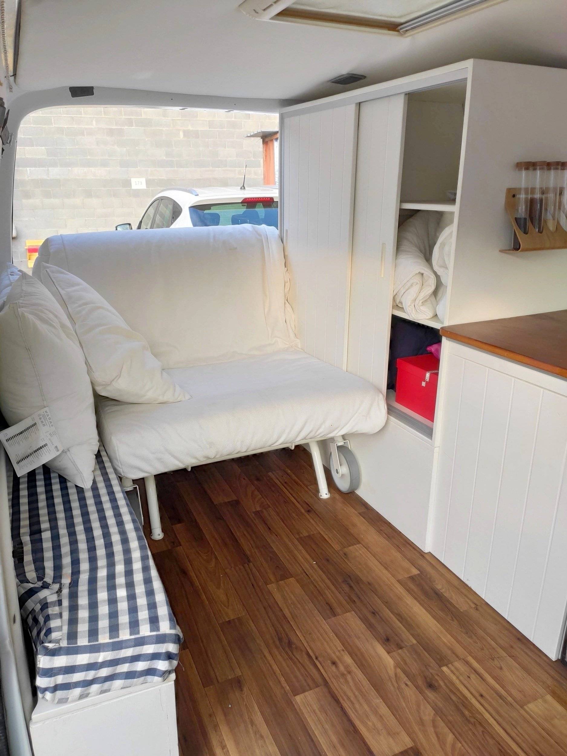 Dining Area Volkswagen Volkswagen Transporter T4 - Yescapa