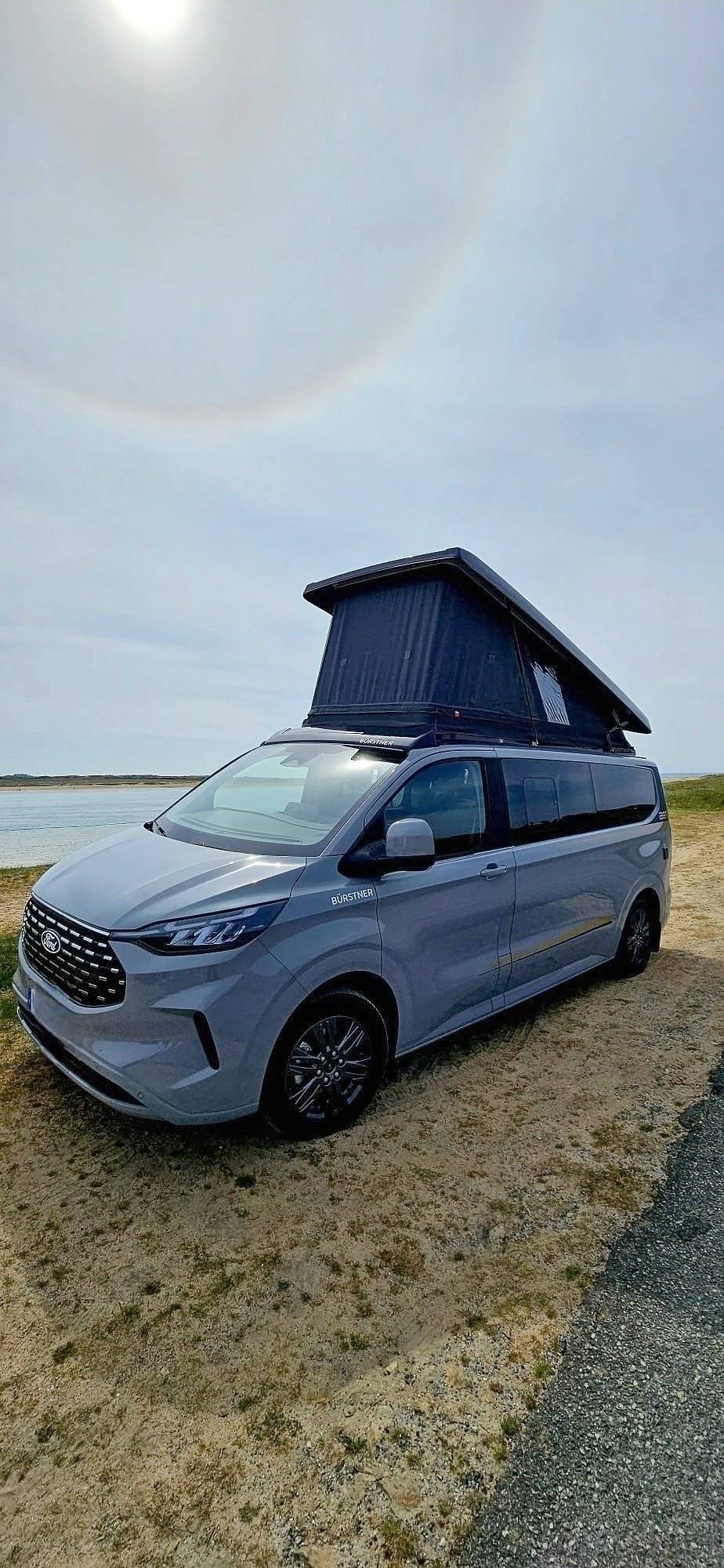 Vista del vehicle angle davanter Ford Tourneo custom - Yescapa