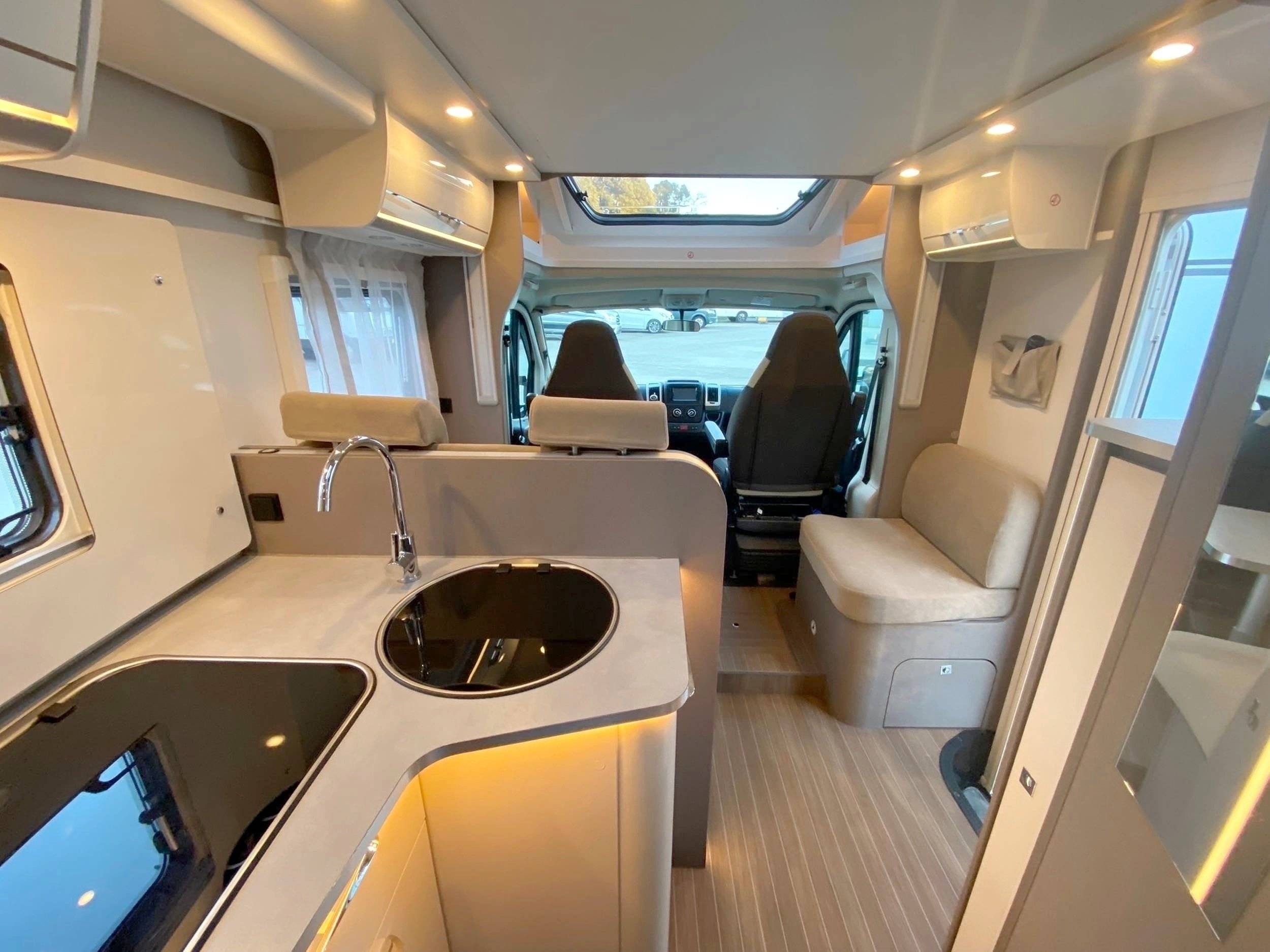 Kitchenette Citroën 2.2L 140CV - Yescapa