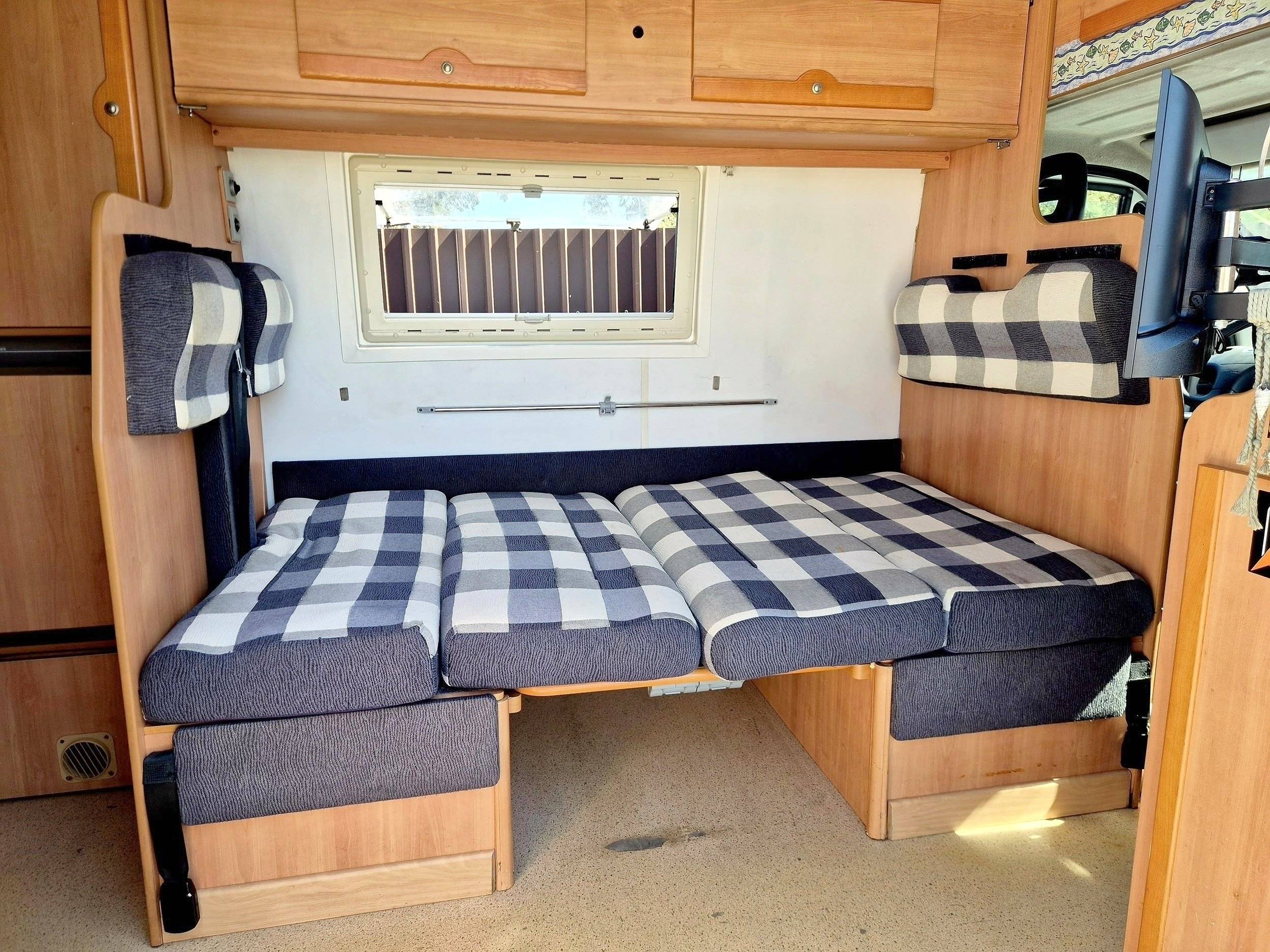 Plazas en cama Fiat Ducato 230 2.8JTD - Yescapa