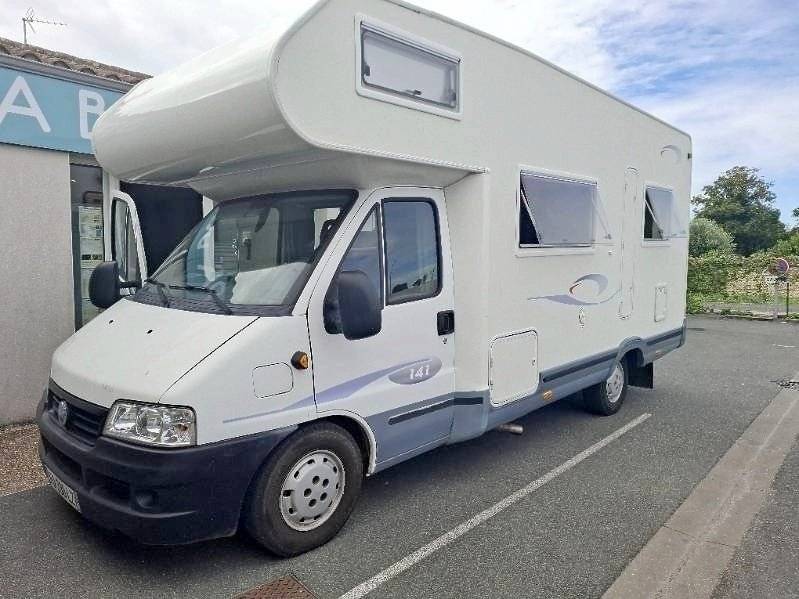 Front view from 3/4 Fiat - Yescapa