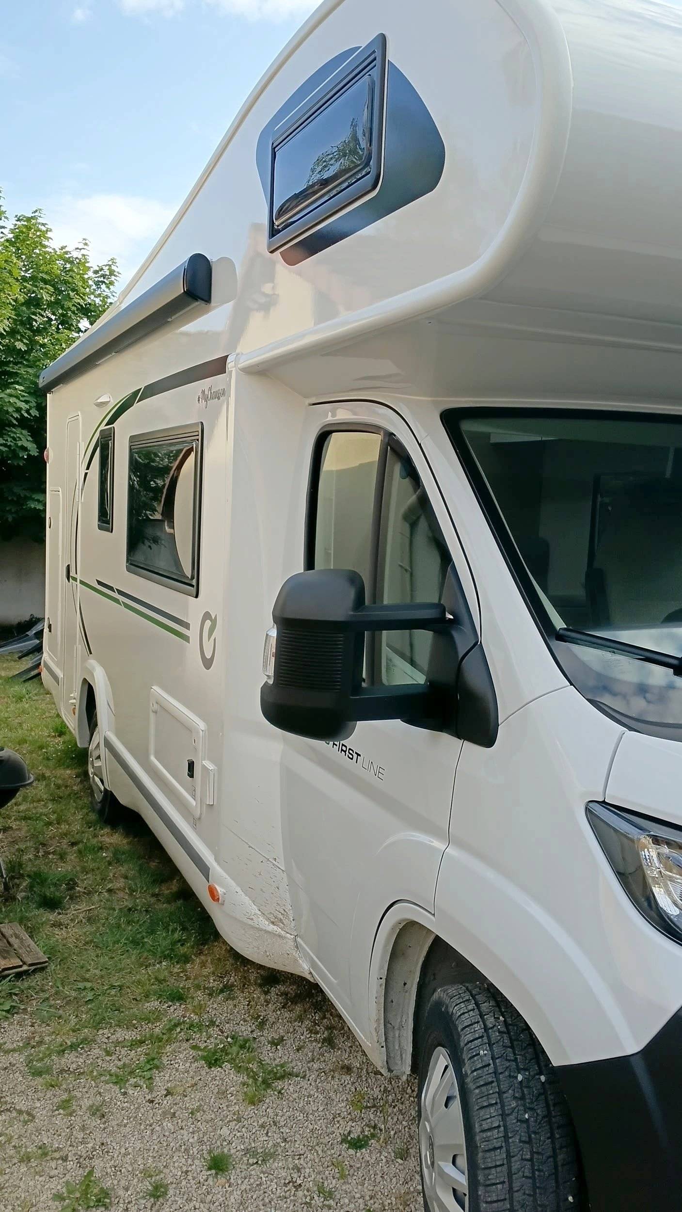 schräge Vorderansicht Fiat 2.2 140 CV - Yescapa