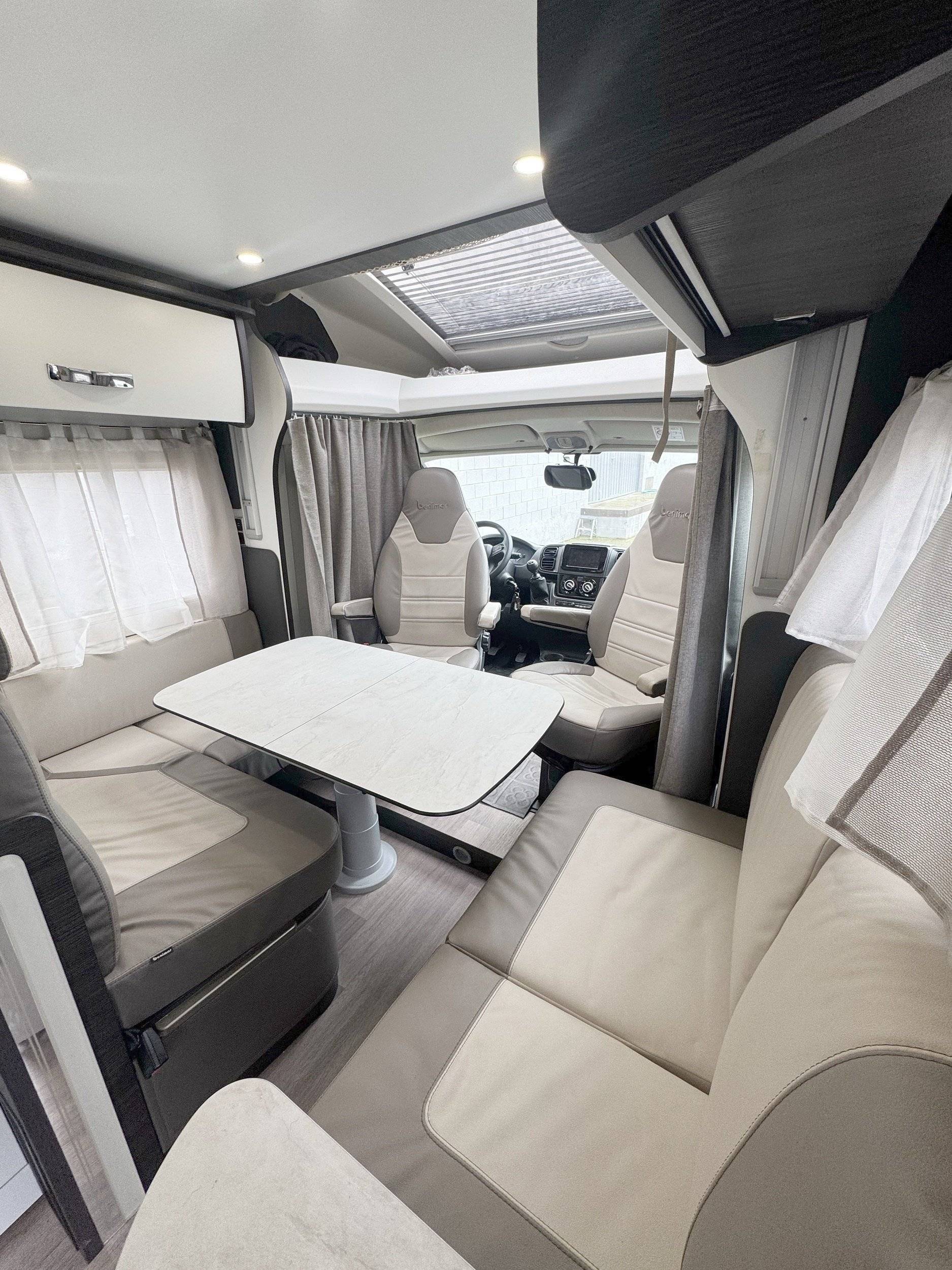 Dining Area Fiat - Yescapa