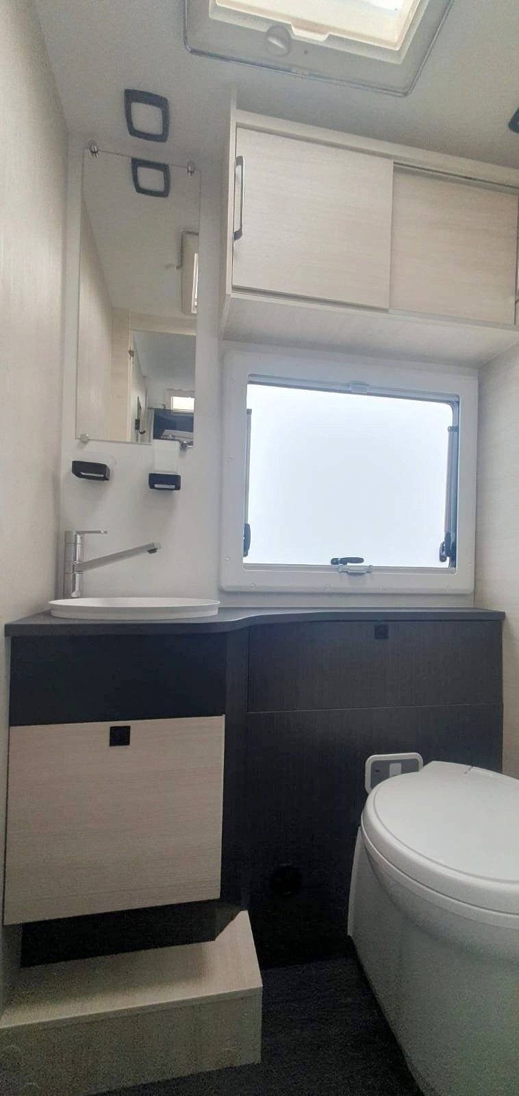 Challenger 380 GRAPHITE