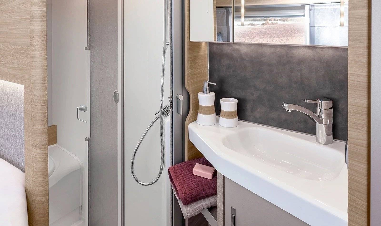 Knaus VAN TI PLUS PLATINUM 700 LF