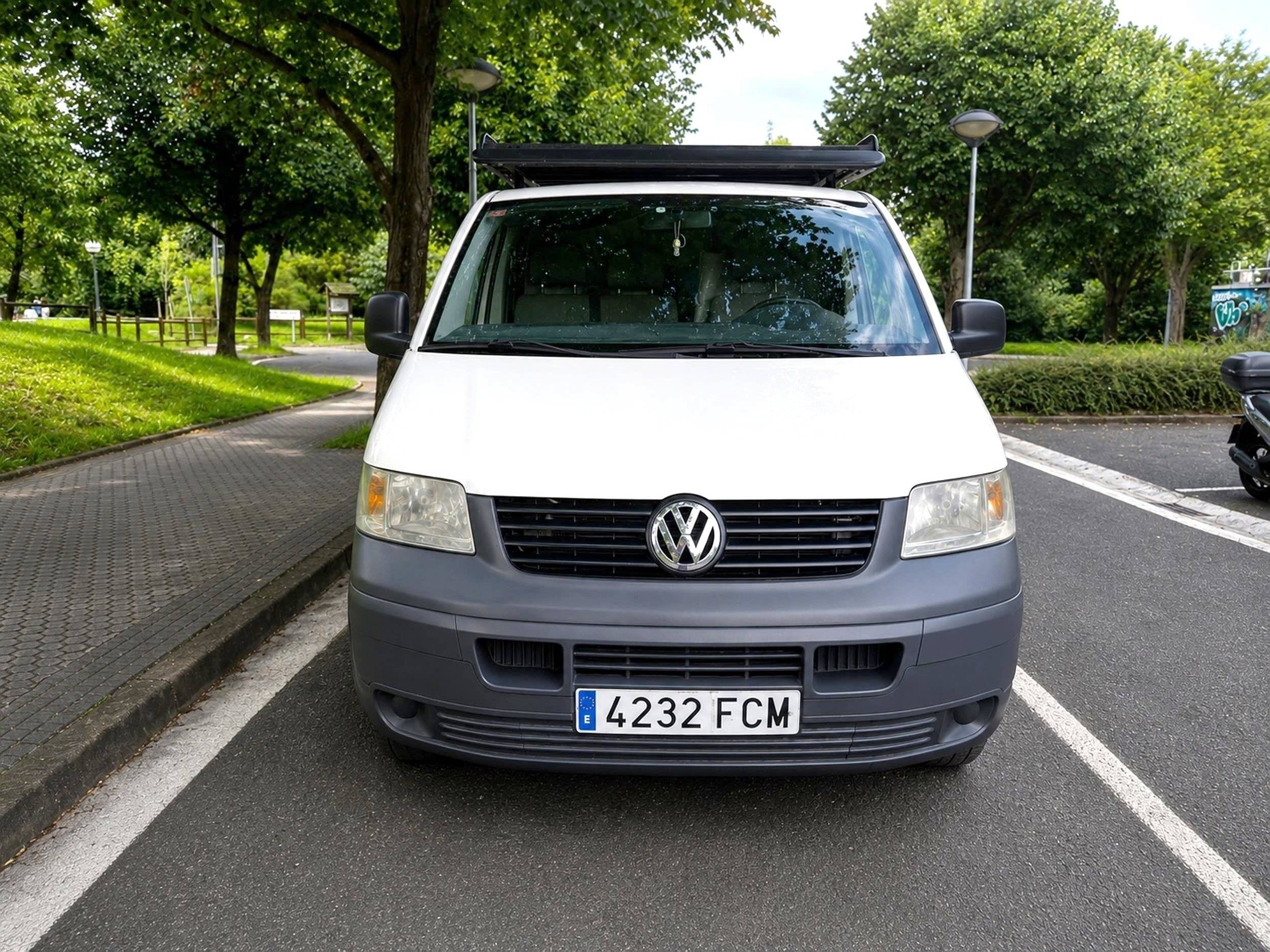 Vista frontale a ¾ Volkswagen 2,5 l 130 ch - Yescapa