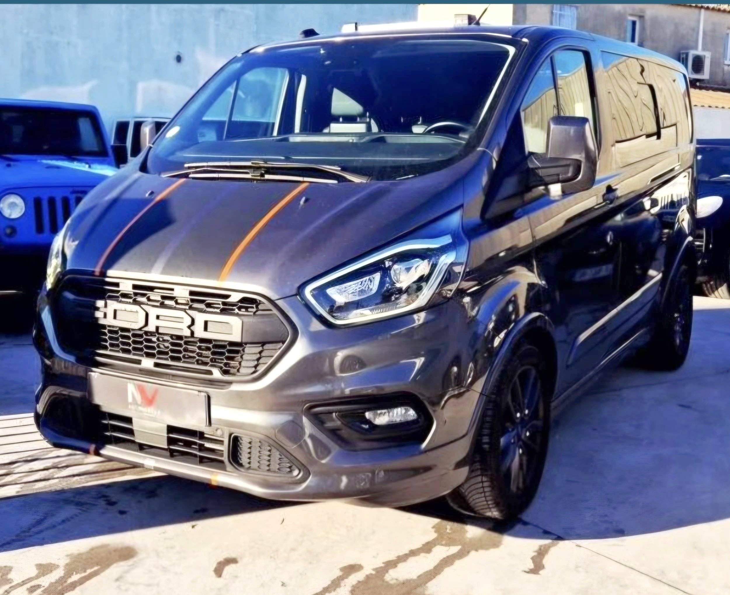 Vista del vehicle angle davanter Ford FORD TRANSIT - Yescapa