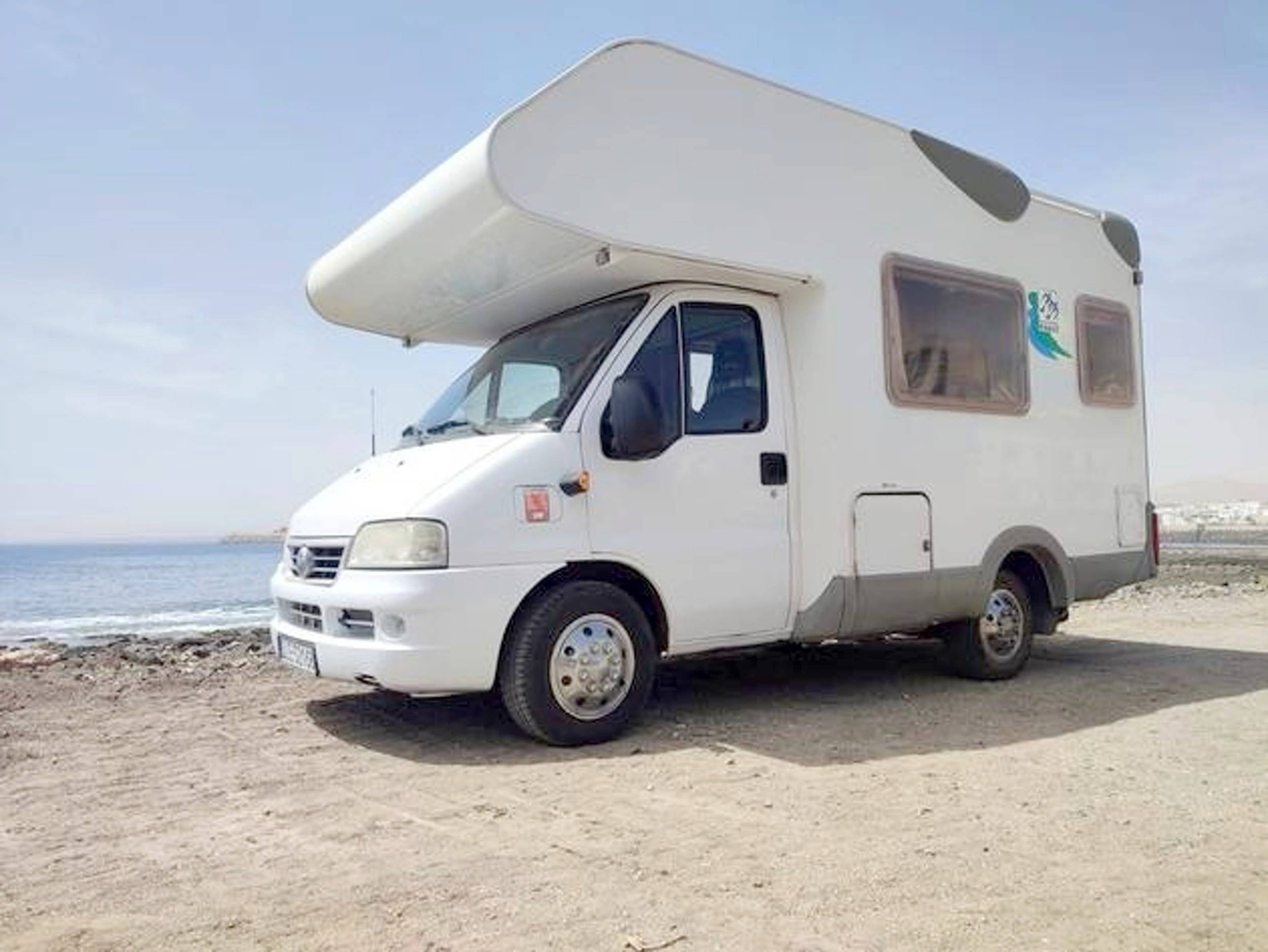 Front view from 3/4 Fiat - Yescapa