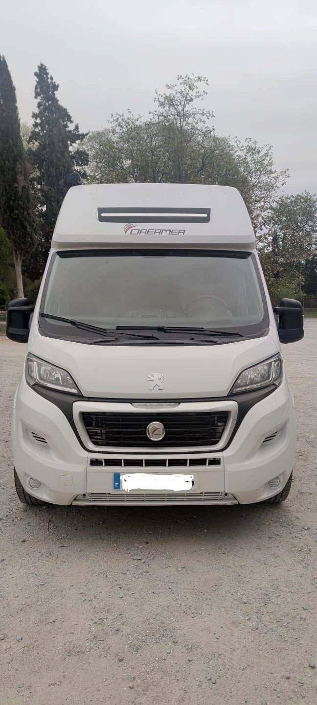 Dreamer Dreamer Family Van