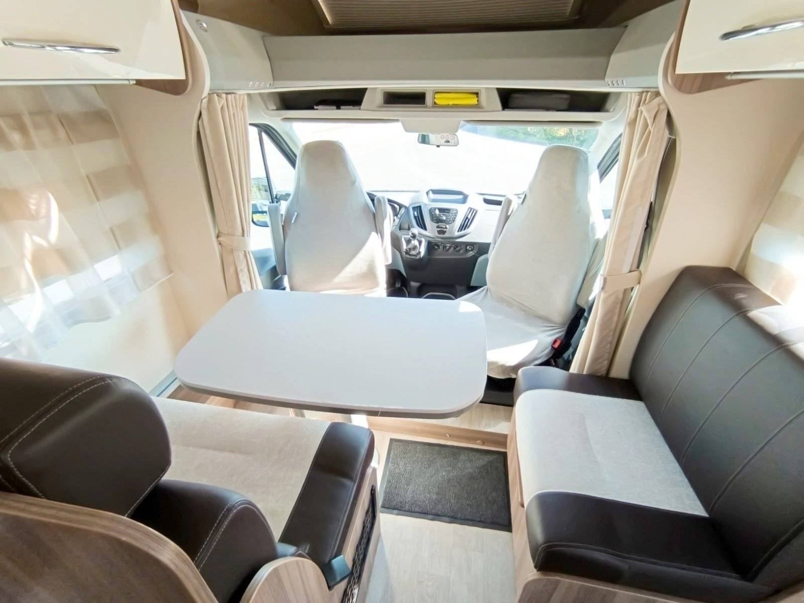 Coin repas Ford Ford TRANSIT 155CV - Yescapa